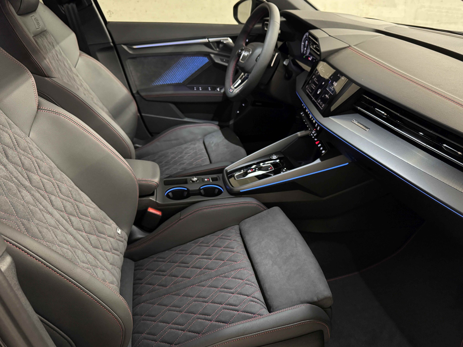 AUDI A3 Sportback TFSI e 200 kW S line Attraction S tronic-image-9