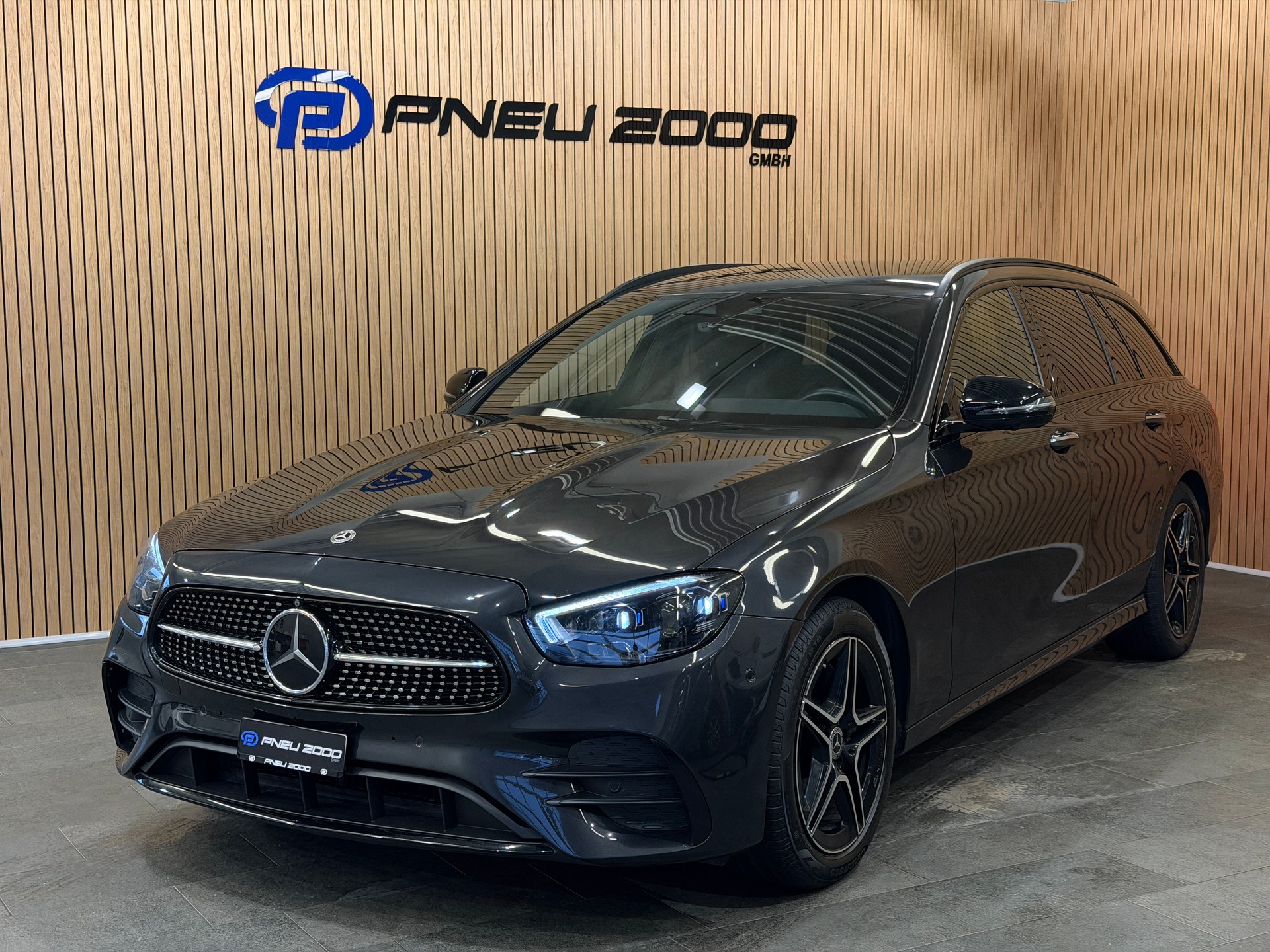 MERCEDES-BENZ E 300 d T 4Matic AMG Line 9G-Tronic-image-0