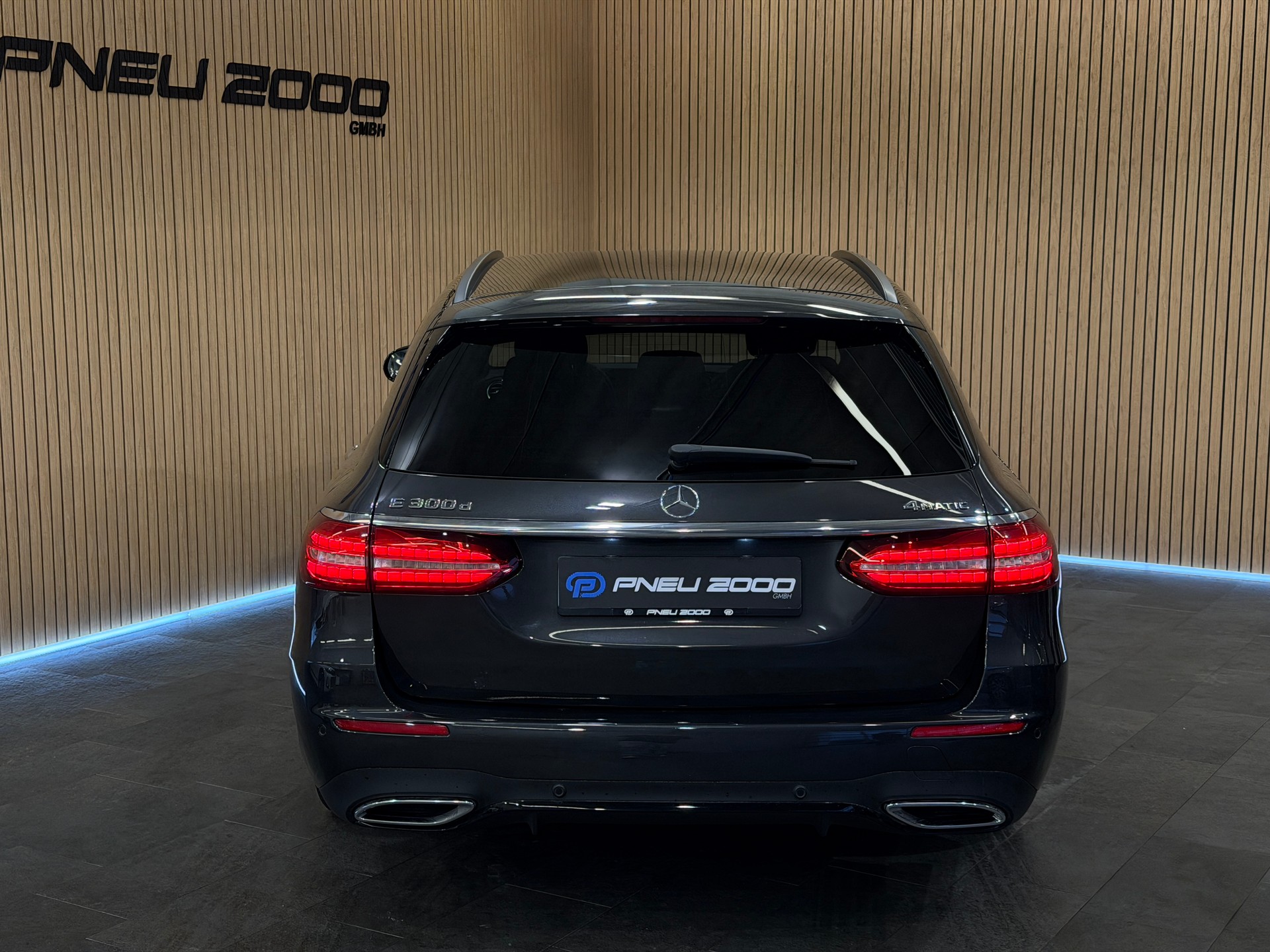 MERCEDES-BENZ E 300 d T 4Matic AMG Line 9G-Tronic-image-4