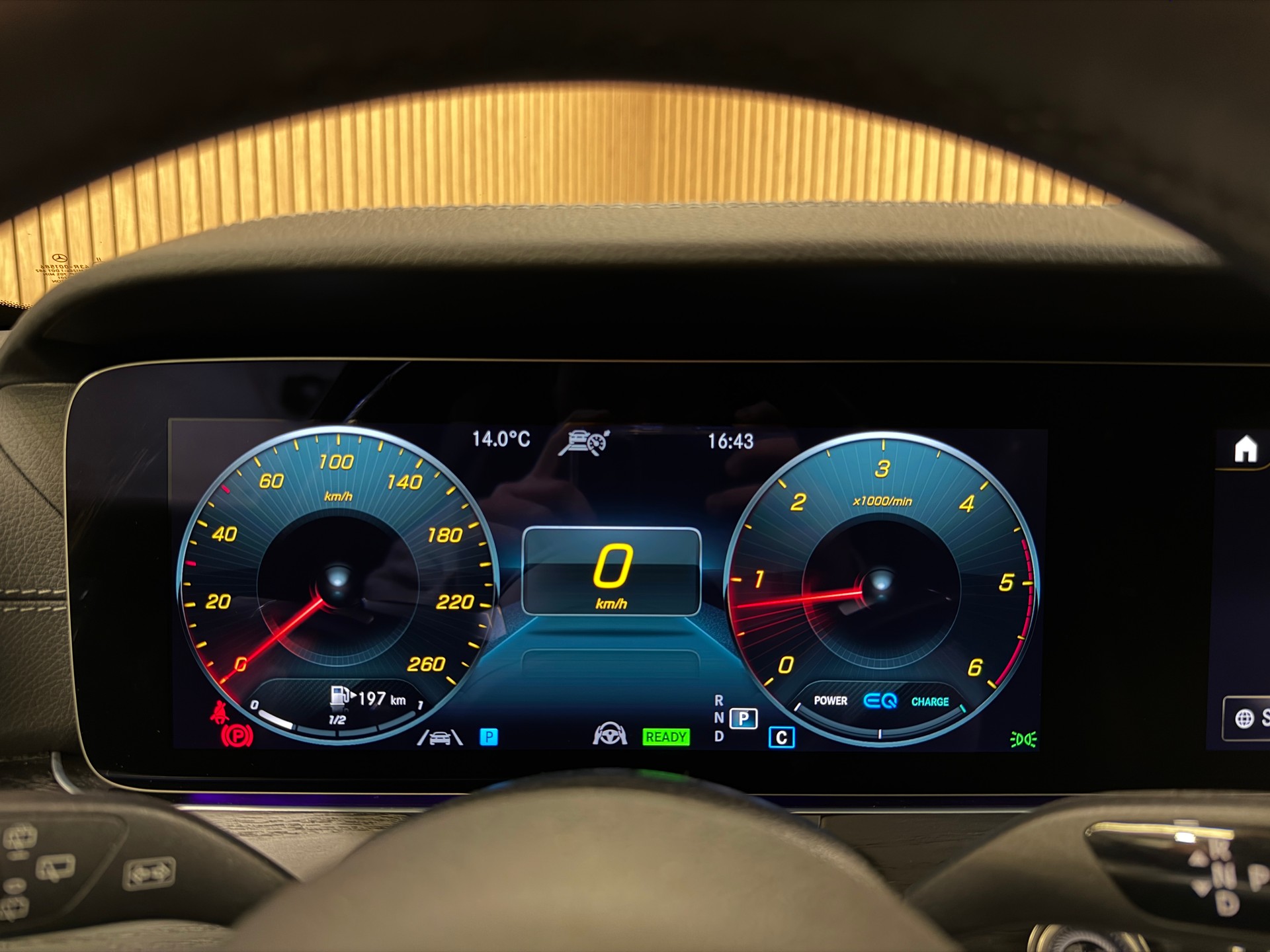 MERCEDES-BENZ E 300 d T 4Matic AMG Line 9G-Tronic-image-10