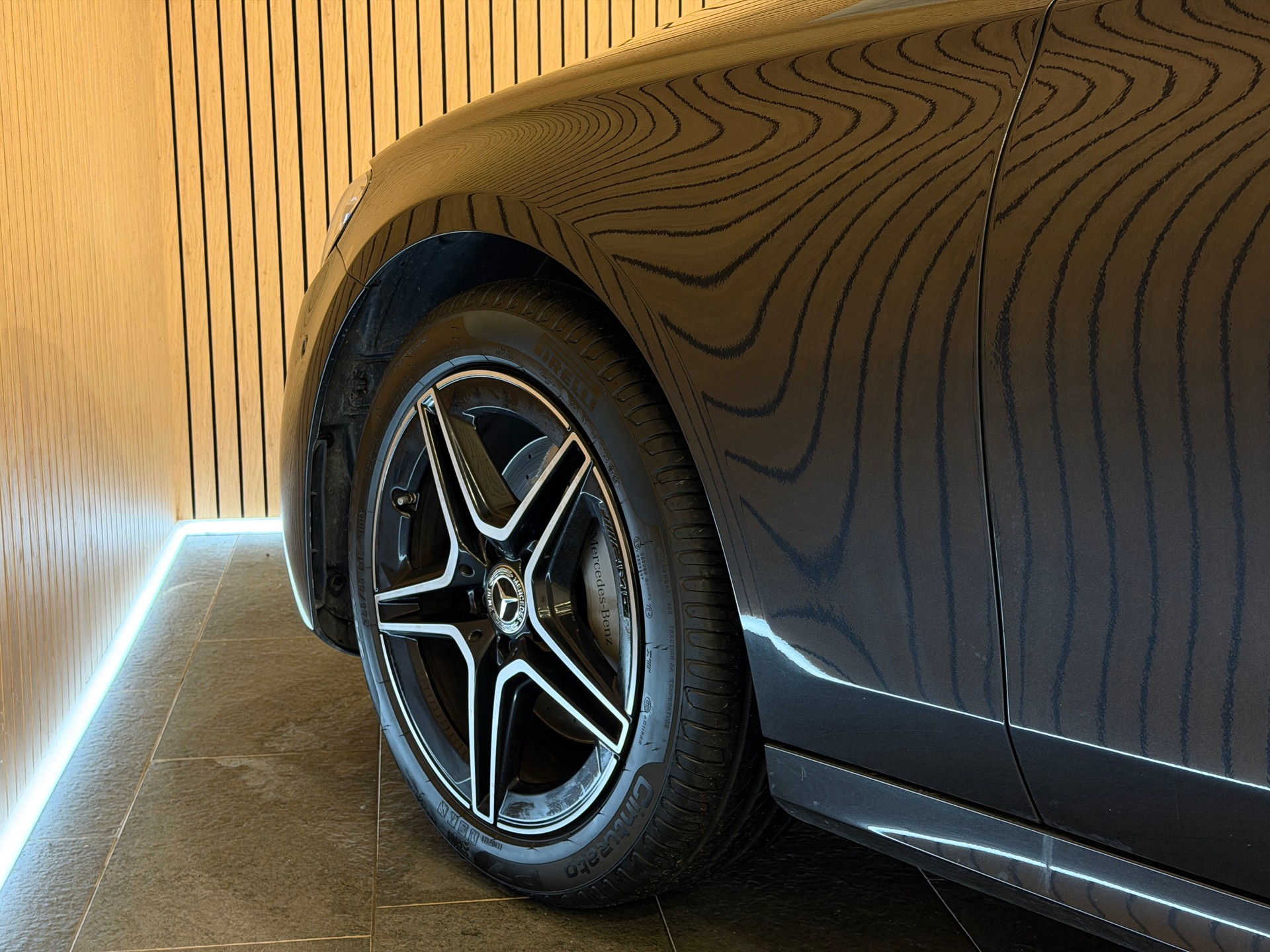MERCEDES-BENZ E 300 d T 4Matic AMG Line 9G-Tronic-image-5