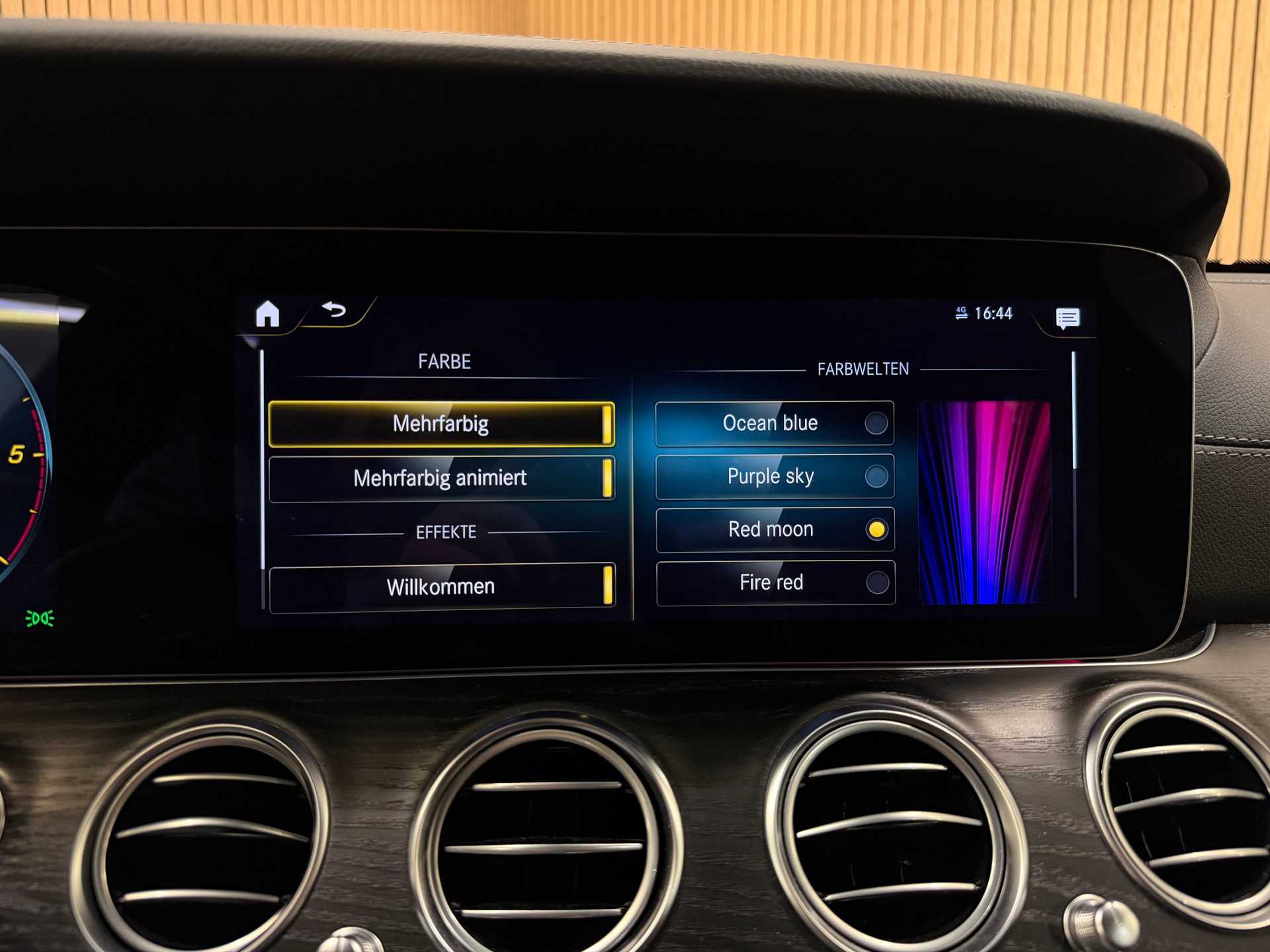 MERCEDES-BENZ E 300 d T 4Matic AMG Line 9G-Tronic-image-13