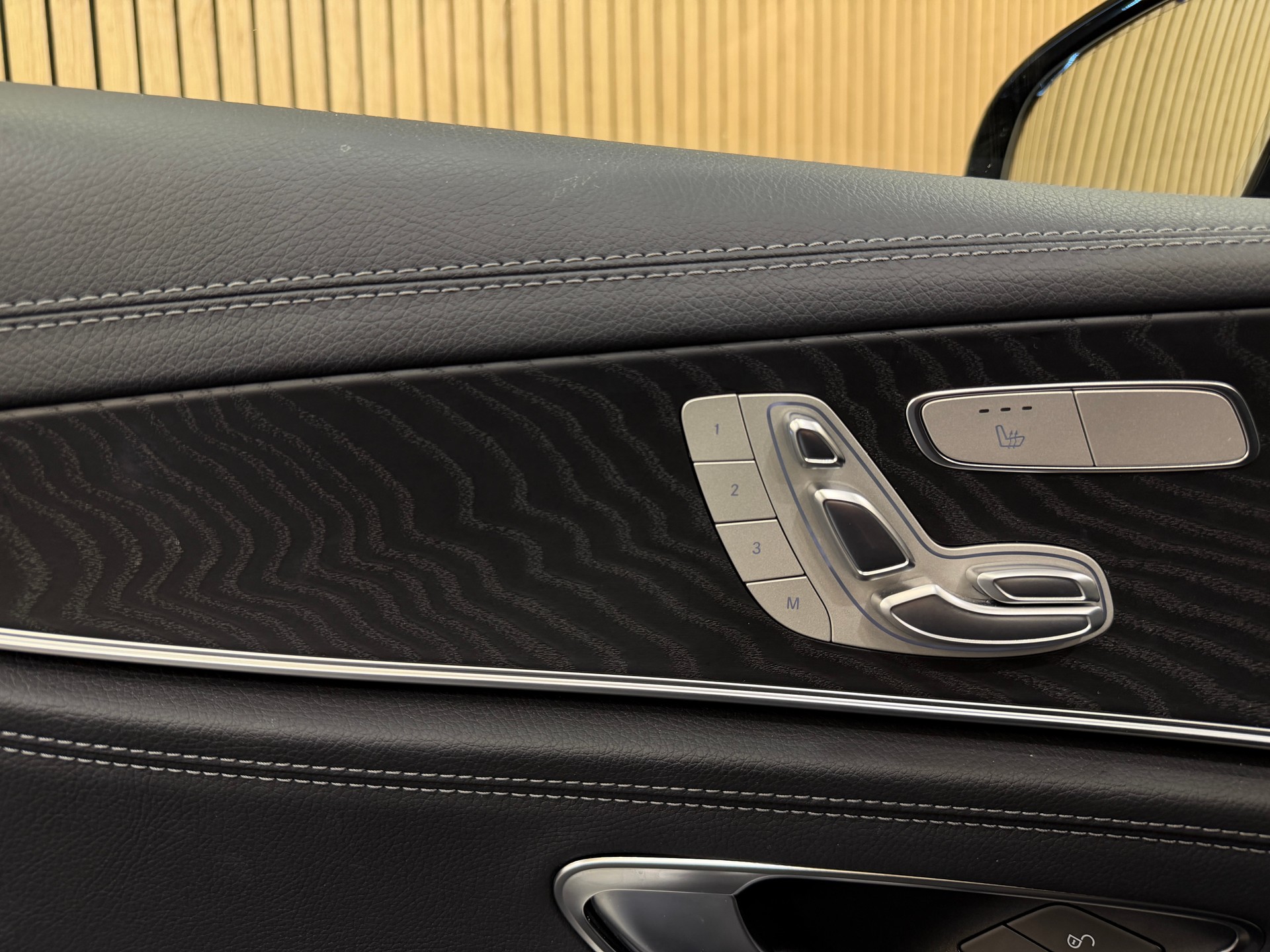 MERCEDES-BENZ E 300 d T 4Matic AMG Line 9G-Tronic-image-9