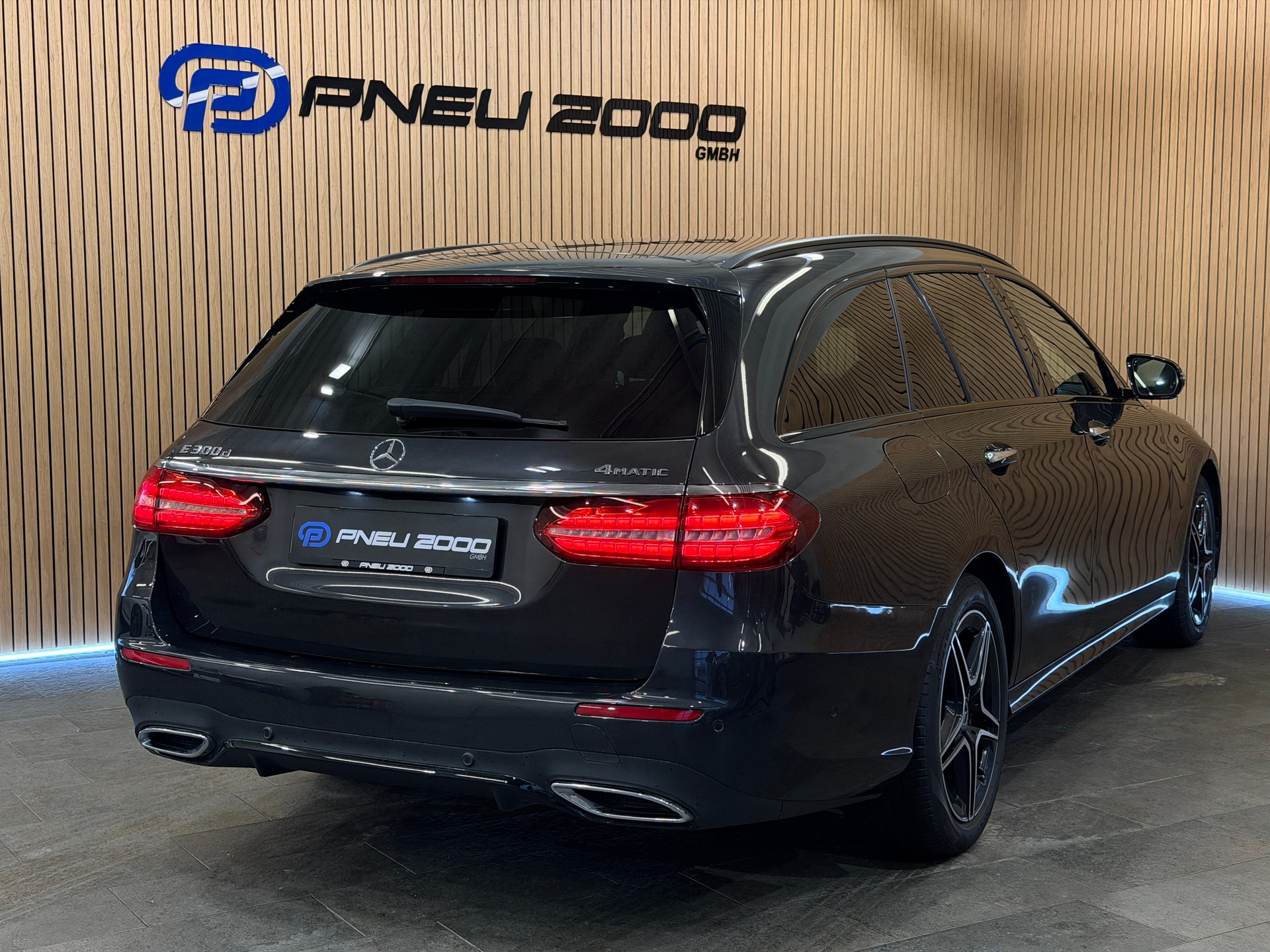 MERCEDES-BENZ E 300 d T 4Matic AMG Line 9G-Tronic-image-3