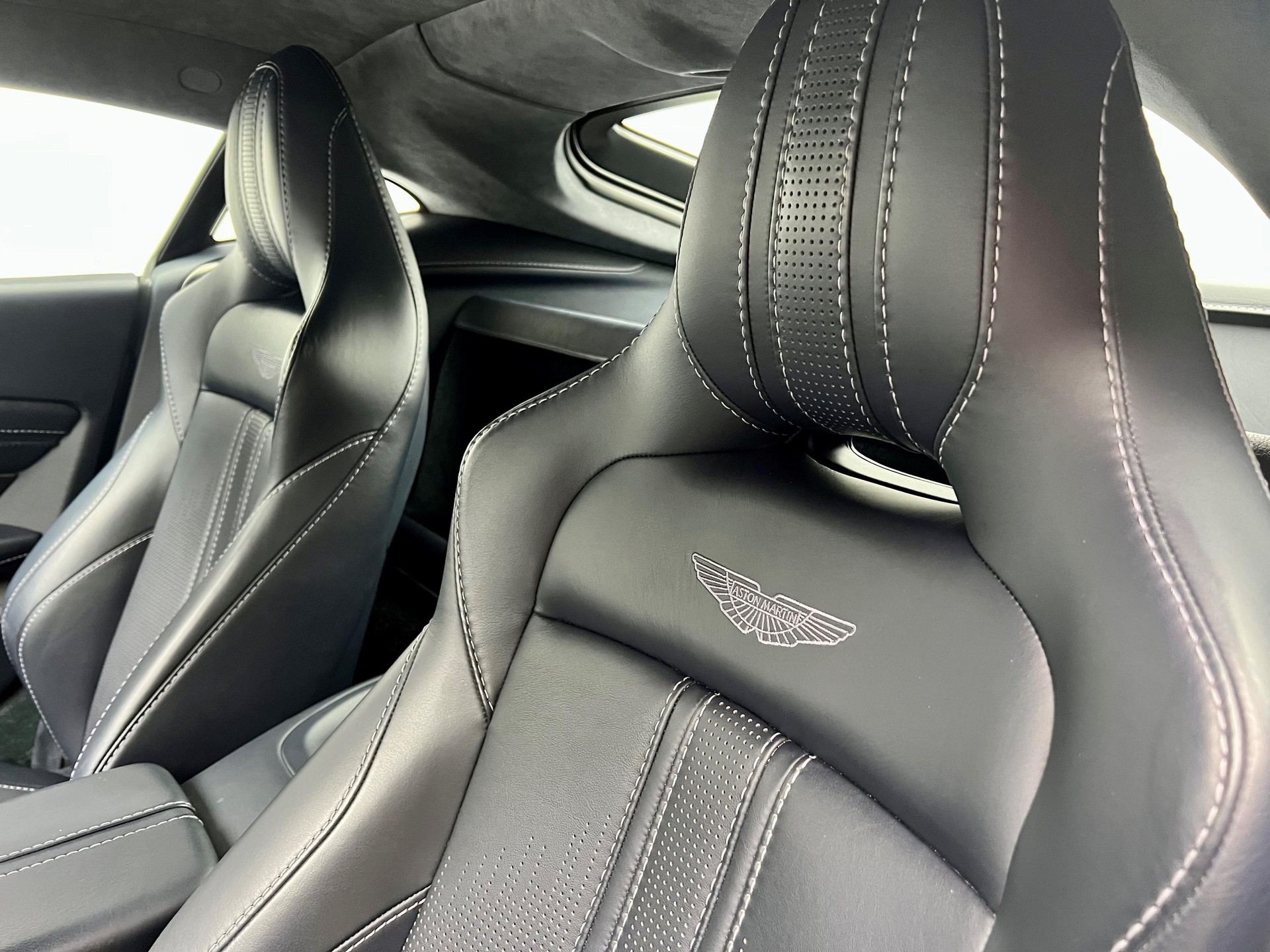 ASTON MARTIN V8 Vantage Coupé 4.0 V8 Bi-Turbo-image-9