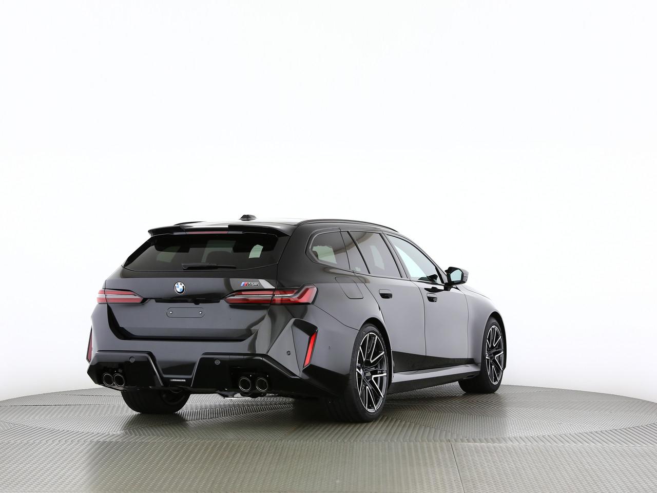 BMW M5 xDrive Touring-image-1