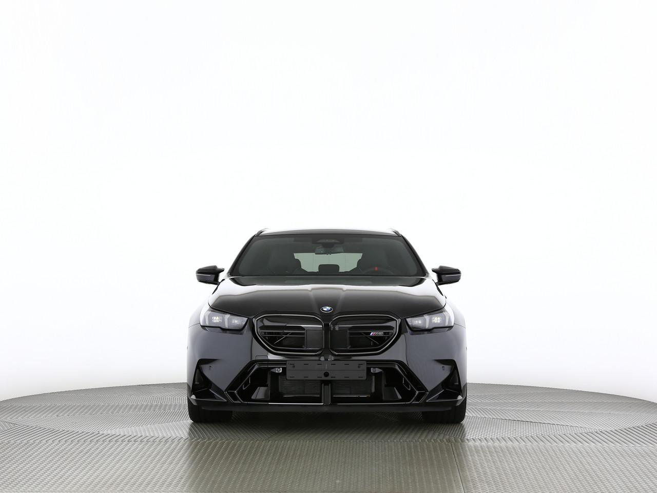 BMW M5 xDrive Touring-image-3