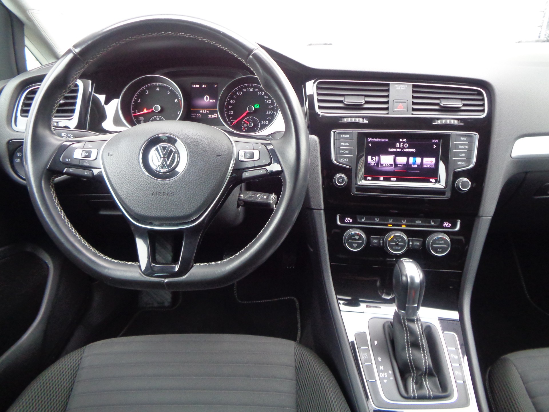VW Golf Variant 1.4 TSI Cup DSG-image-3