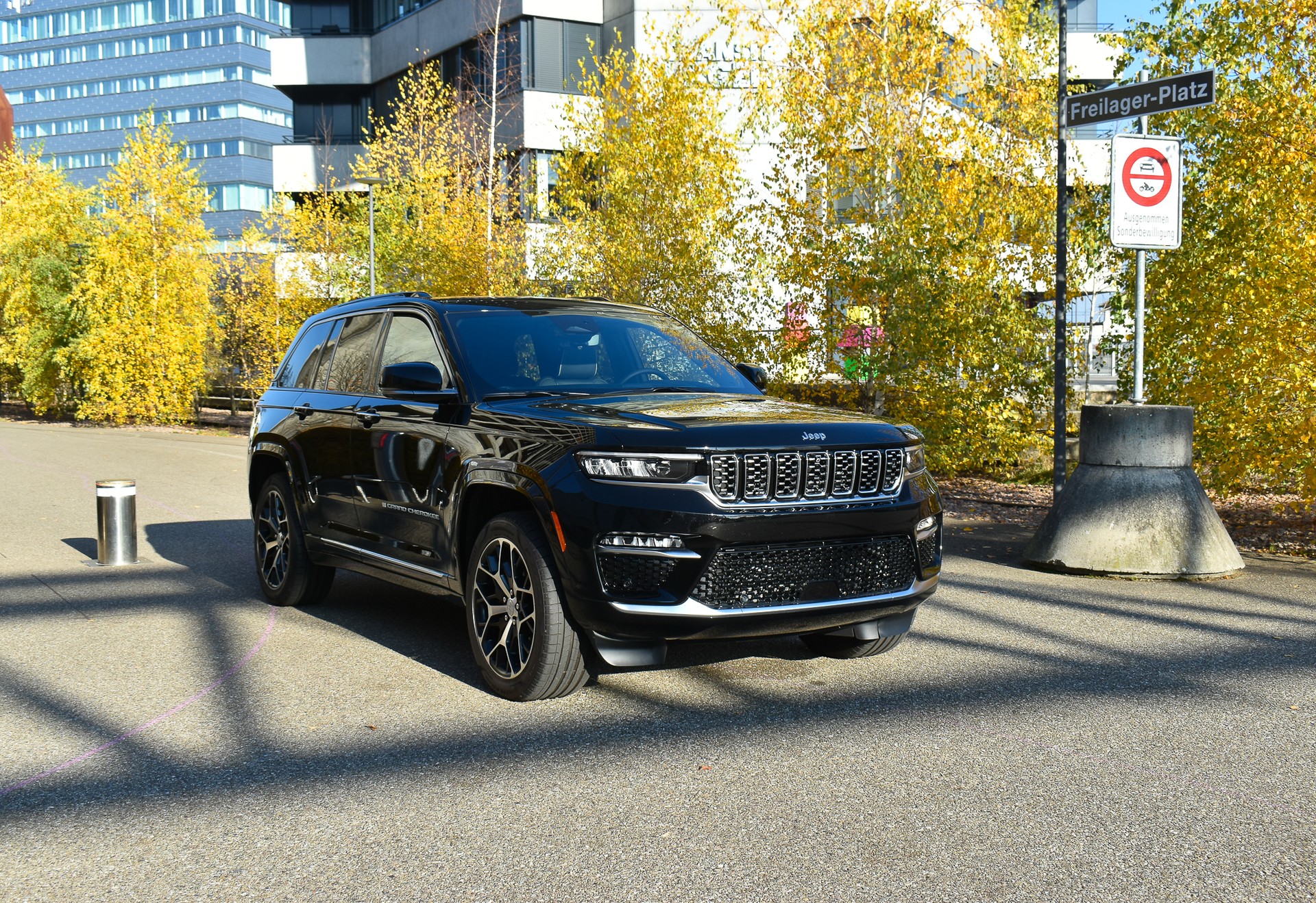 JEEP Grand Cherokee 2.0 Plug-in-Hybrid Summit Reserve 4xe-showroom-element-3