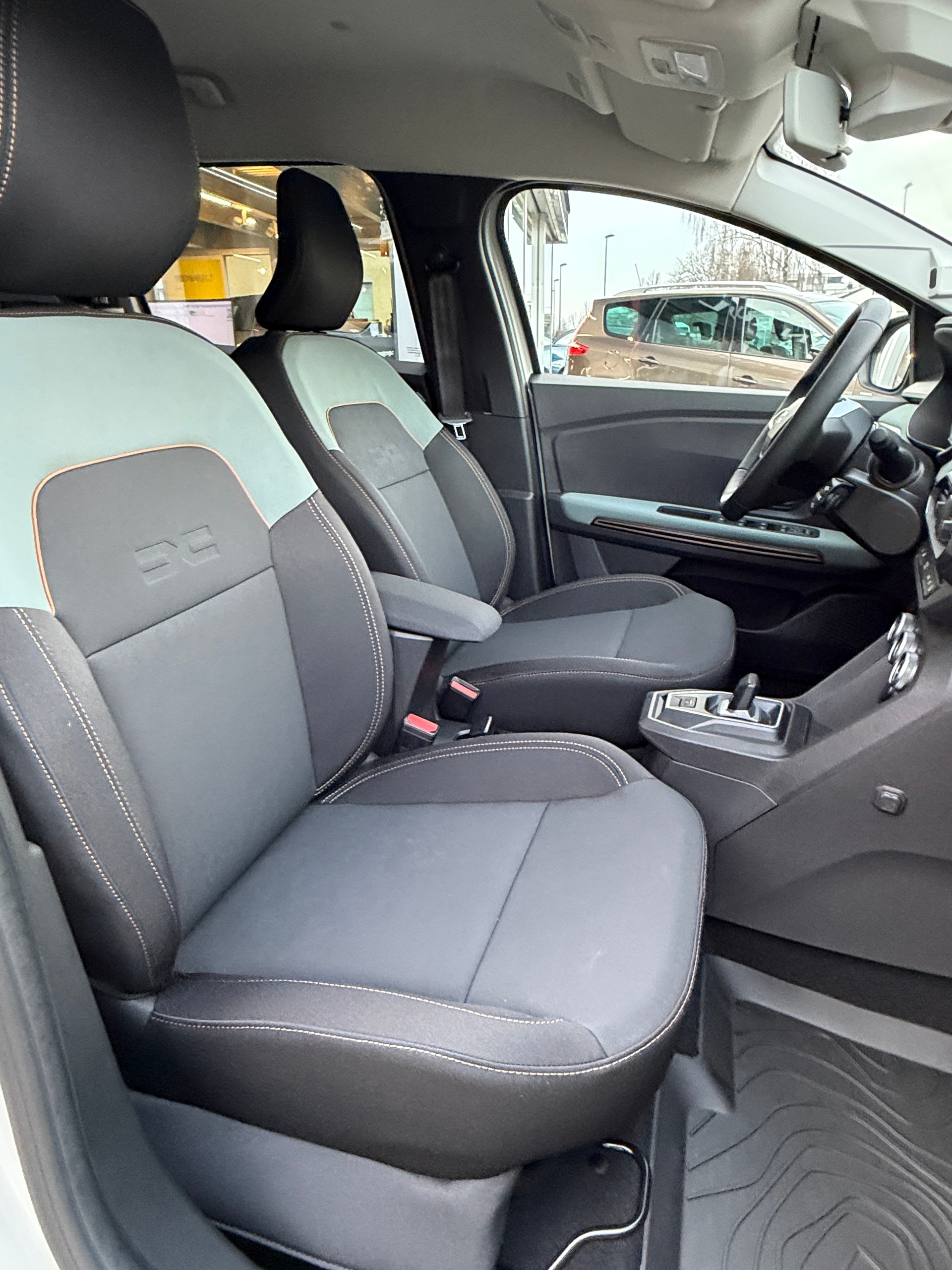 DACIA Jogger HEV 155 Extreme-image-8