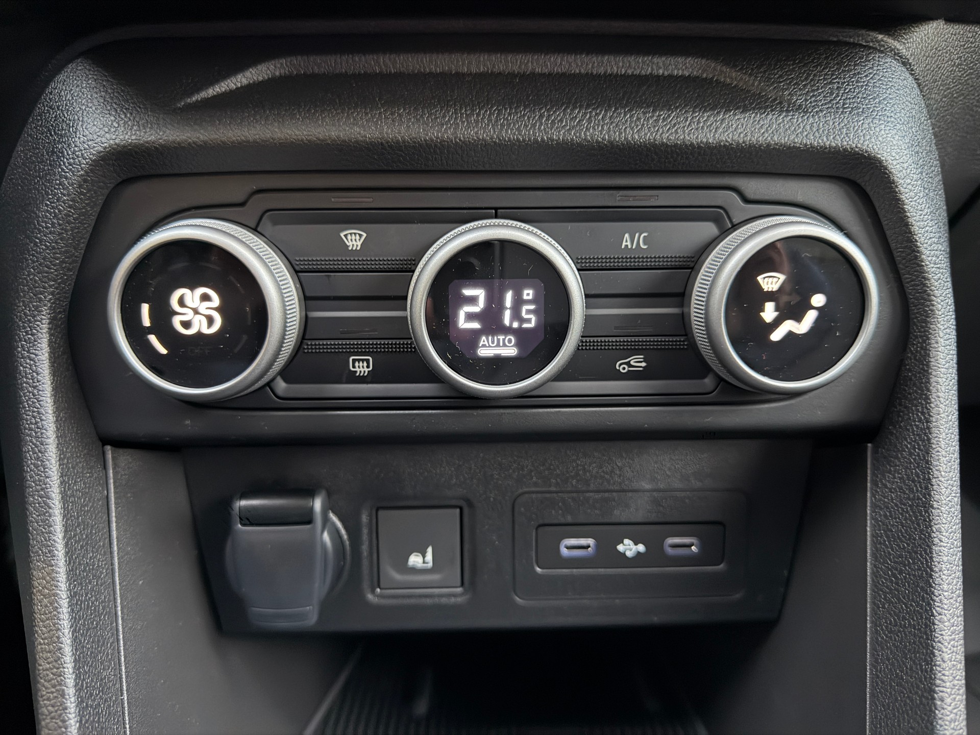 DACIA Jogger HEV 155 Extreme-image-17