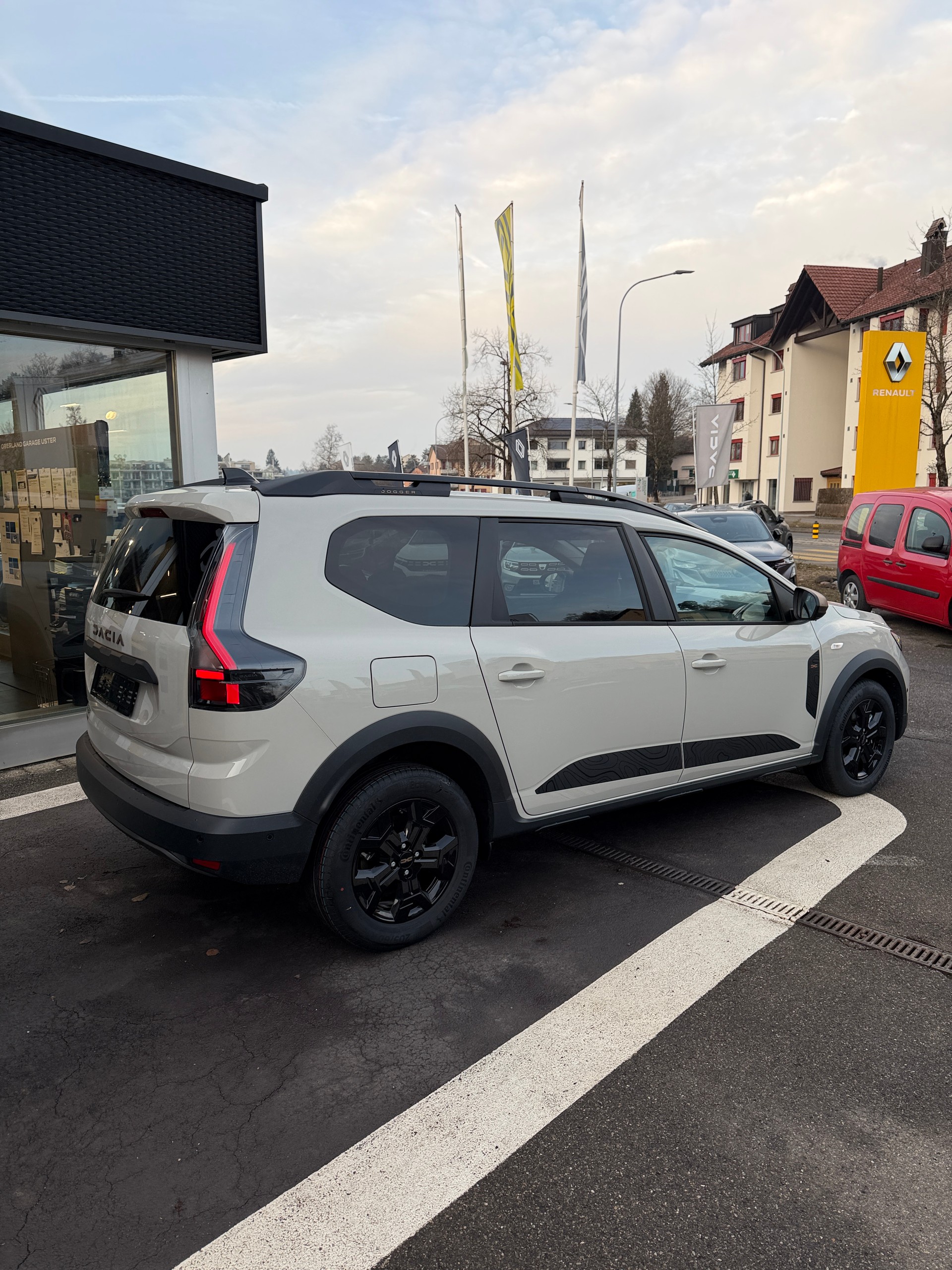 DACIA Jogger HEV 155 Extreme-image-1