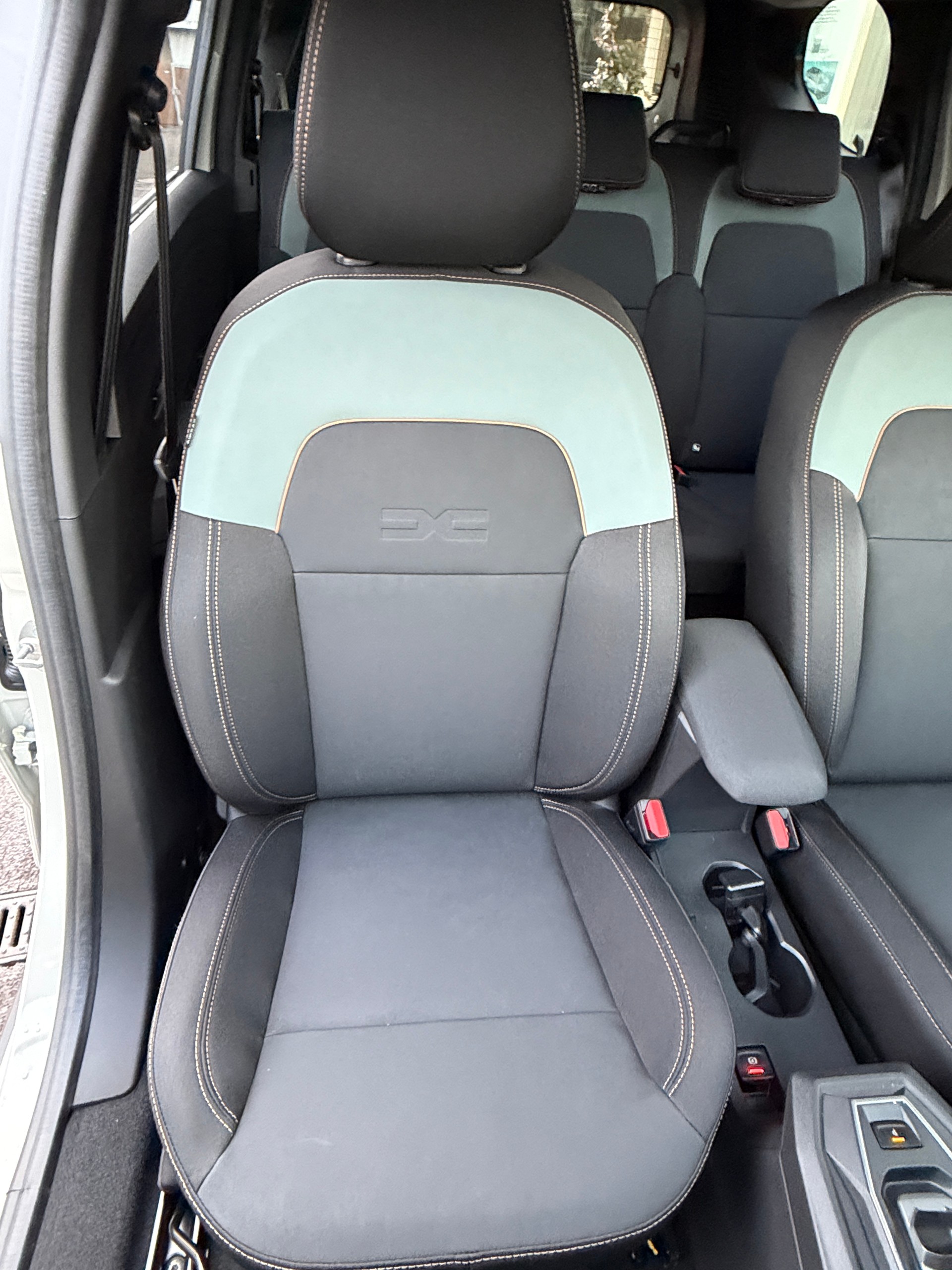 DACIA Jogger HEV 155 Extreme-image-9