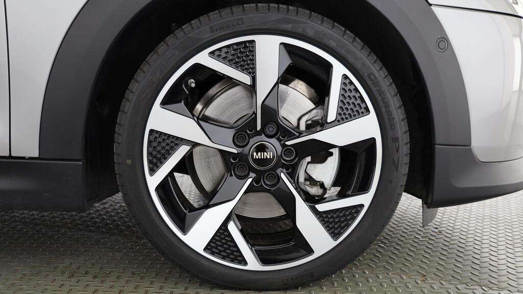 MINI Cooper S Cabrio-image-9