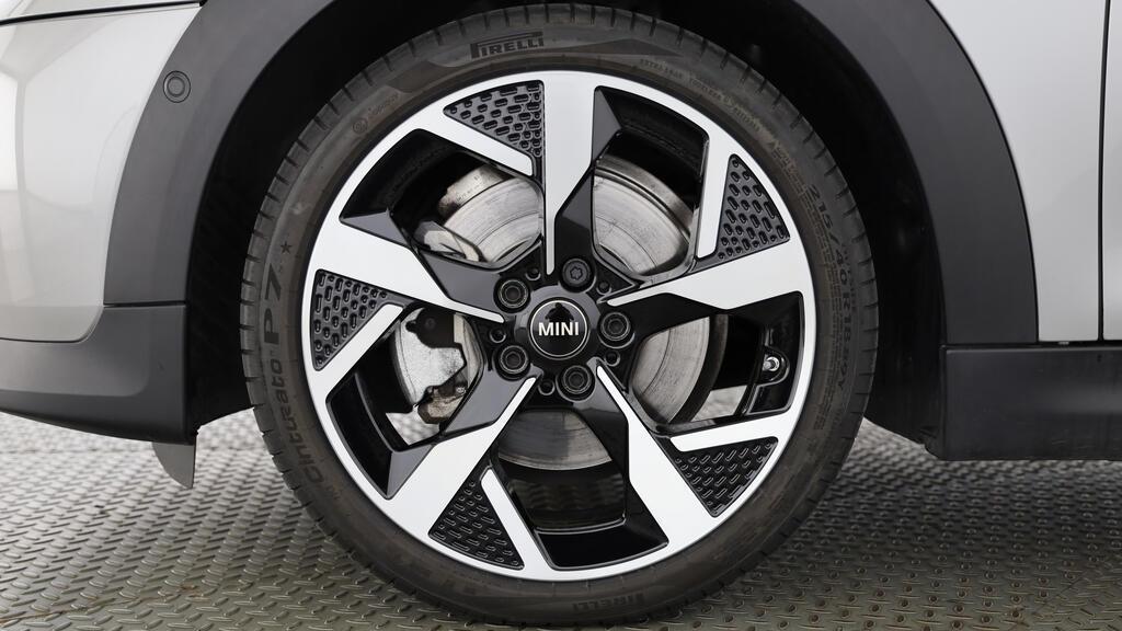 MINI Cooper S Cabrio-image-8