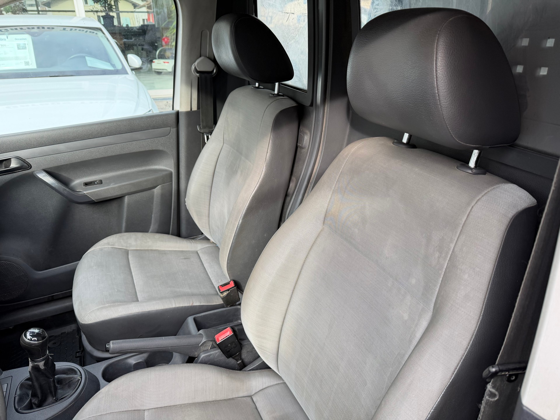 VW Caddy Maxi 2.0 TDI 4Motion-image-9