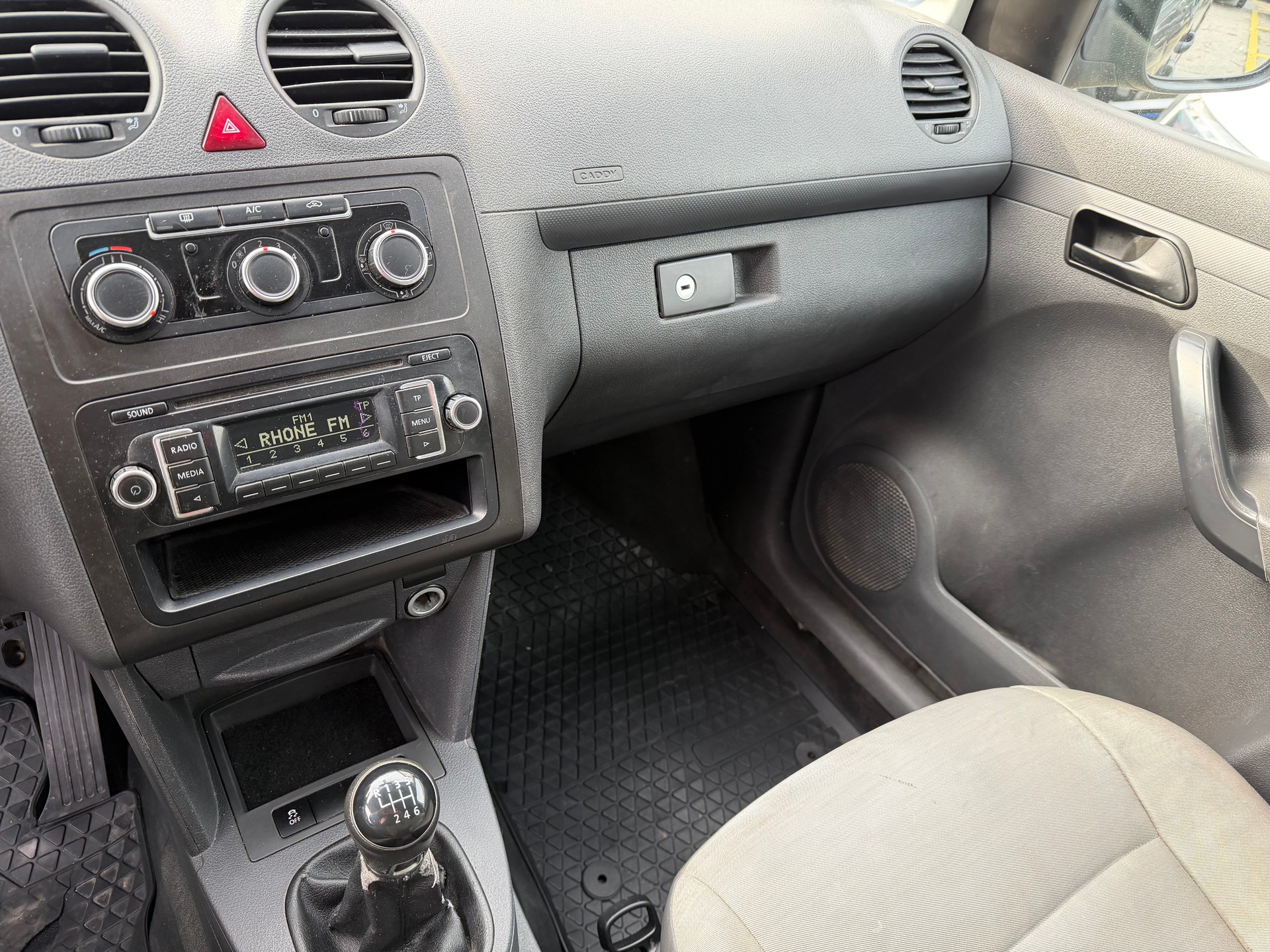 VW Caddy Maxi 2.0 TDI 4Motion-image-11