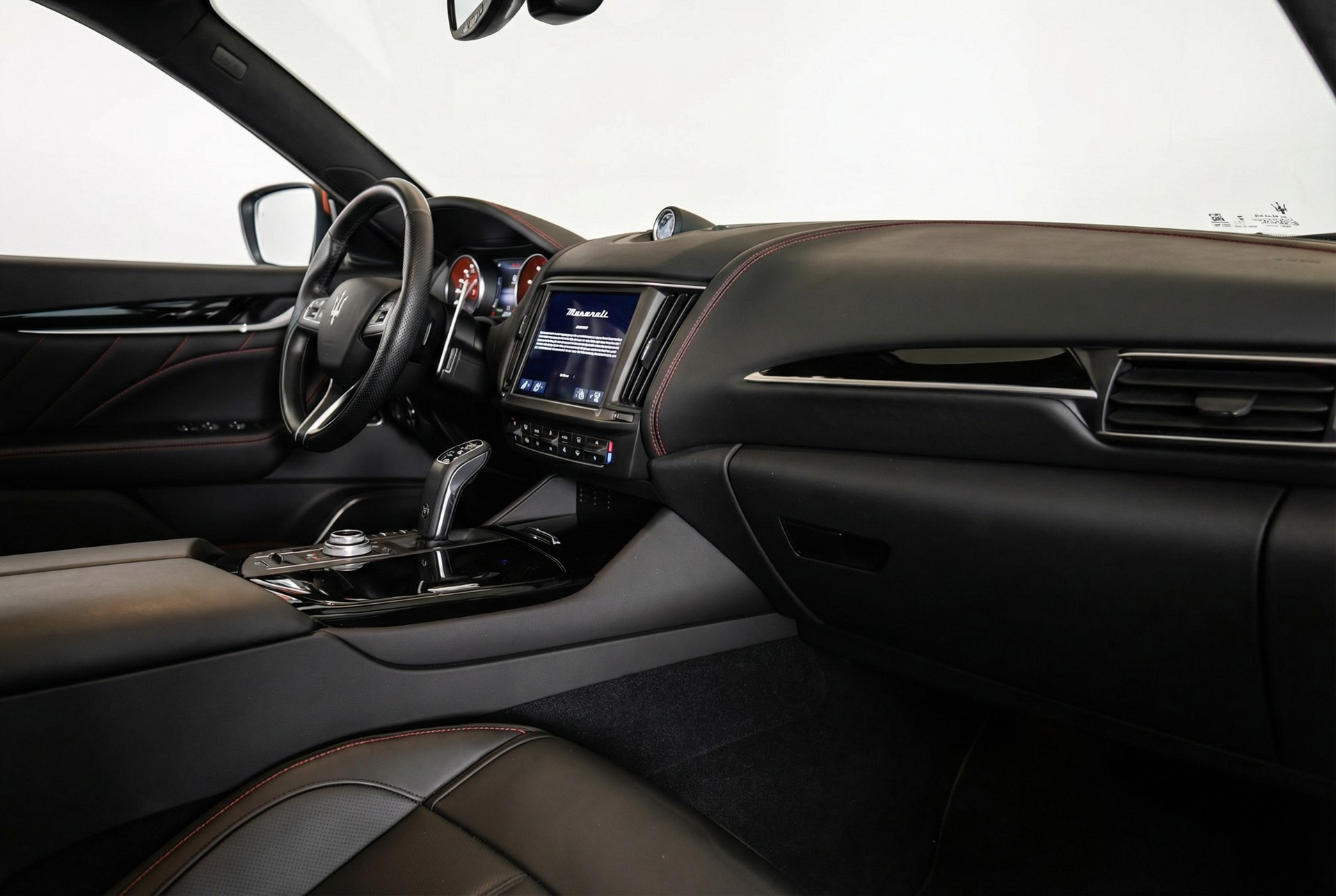 MASERATI Levante 3.0 V6 Modena Ultima 430cv-showroom-element-3