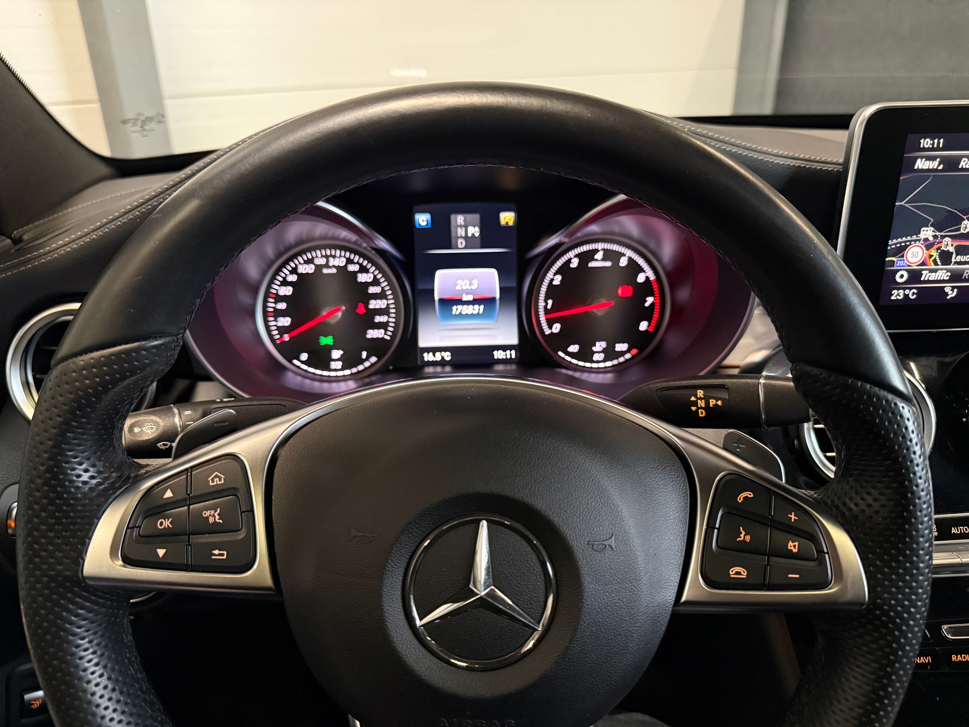 MERCEDES-BENZ C 400 AMG Line 4matic-image-14