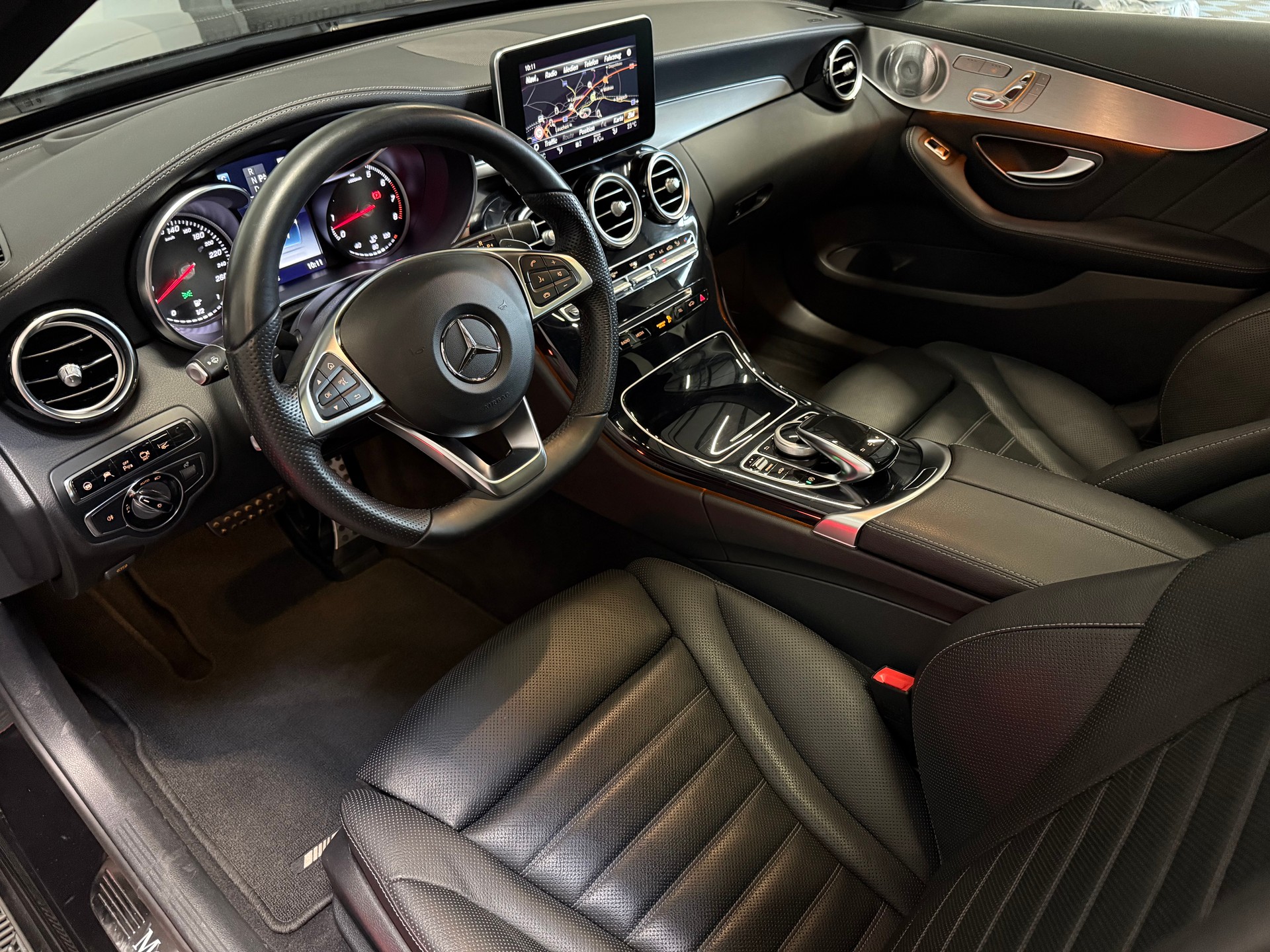 MERCEDES-BENZ C 400 AMG Line 4matic-image-8
