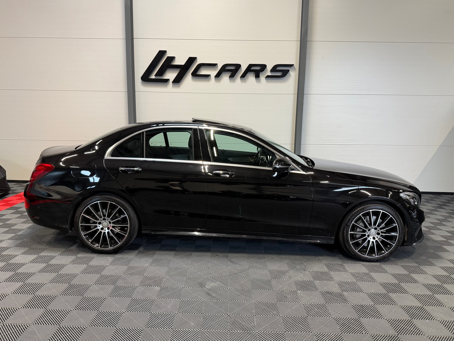 MERCEDES-BENZ C 400 AMG Line 4matic-image-4