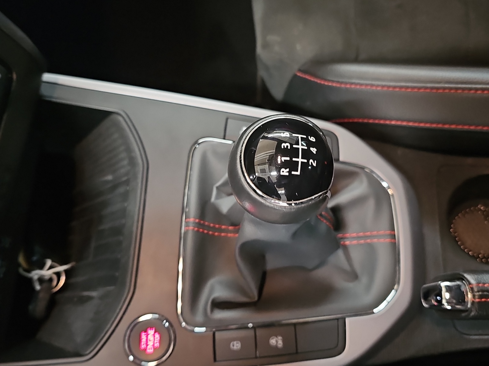 SEAT Arona 1.0 TGI CNG FR-image-15