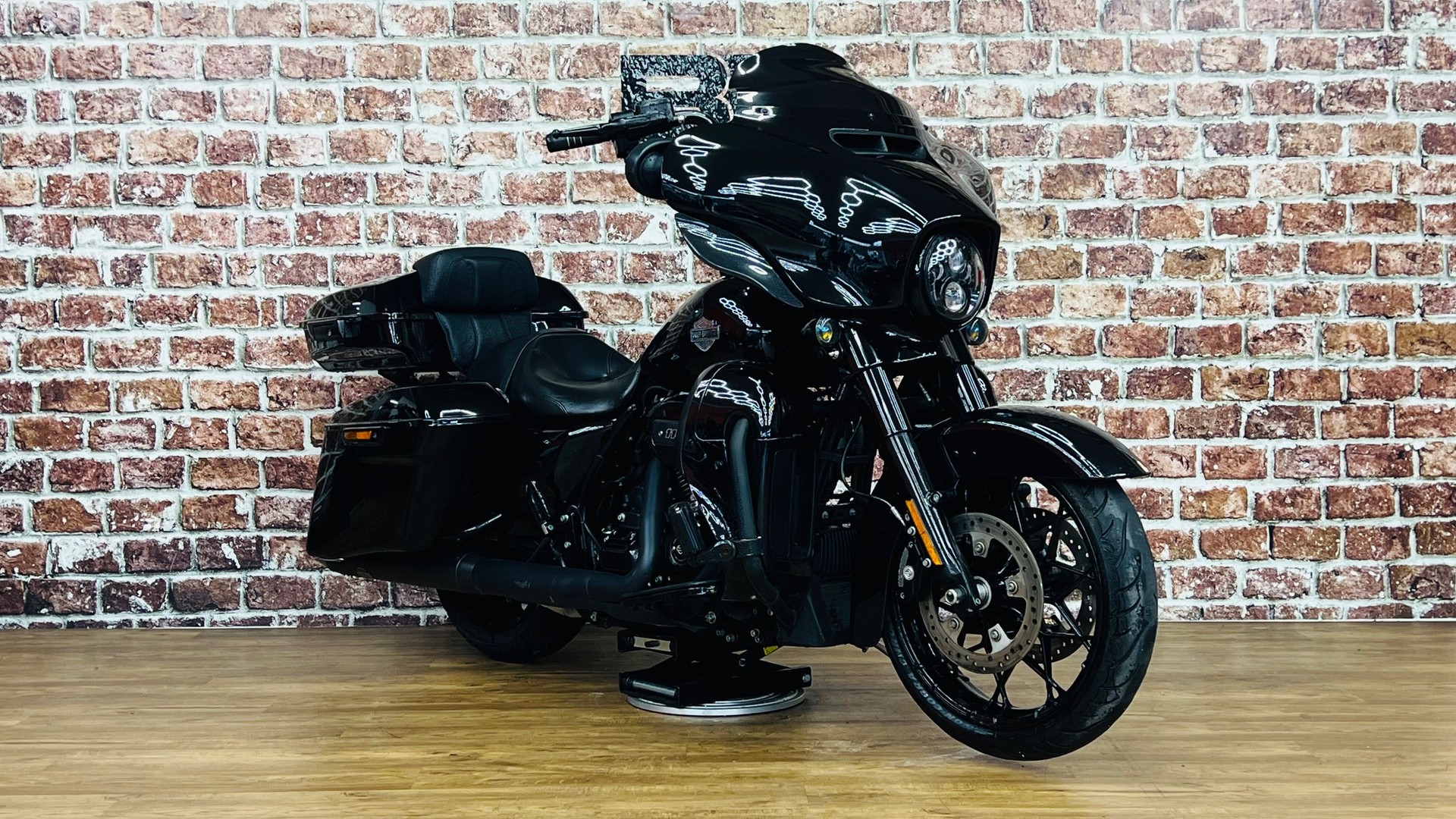 HARLEY-DAVIDSON FLHXS Street Glide Special Black Finish 114