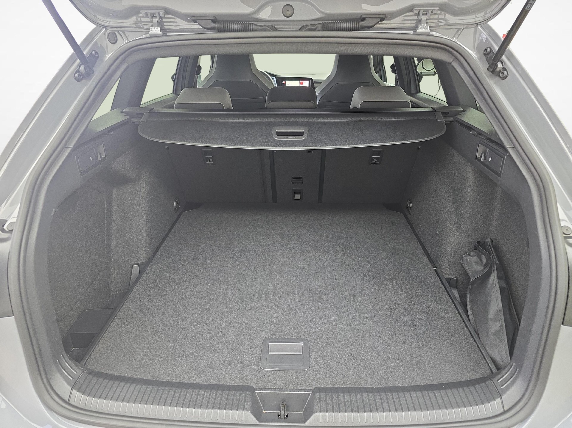 VW Golf VIII Variant 2.0 TSI R-Line DSG 4motion / Jetzt mit attraktivem 1.99% Leasing-image-11