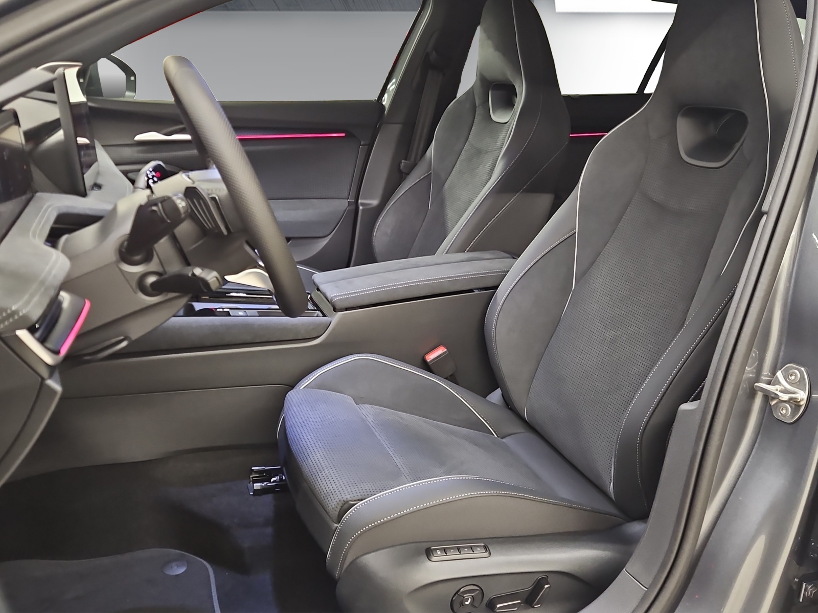 SKODA Superb Combi 2.0 TSI Sportline 4x4 DSG-image-12