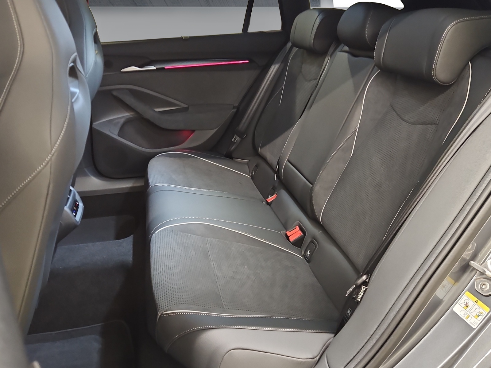 SKODA Superb Combi 2.0 TSI Sportline 4x4 DSG-image-15