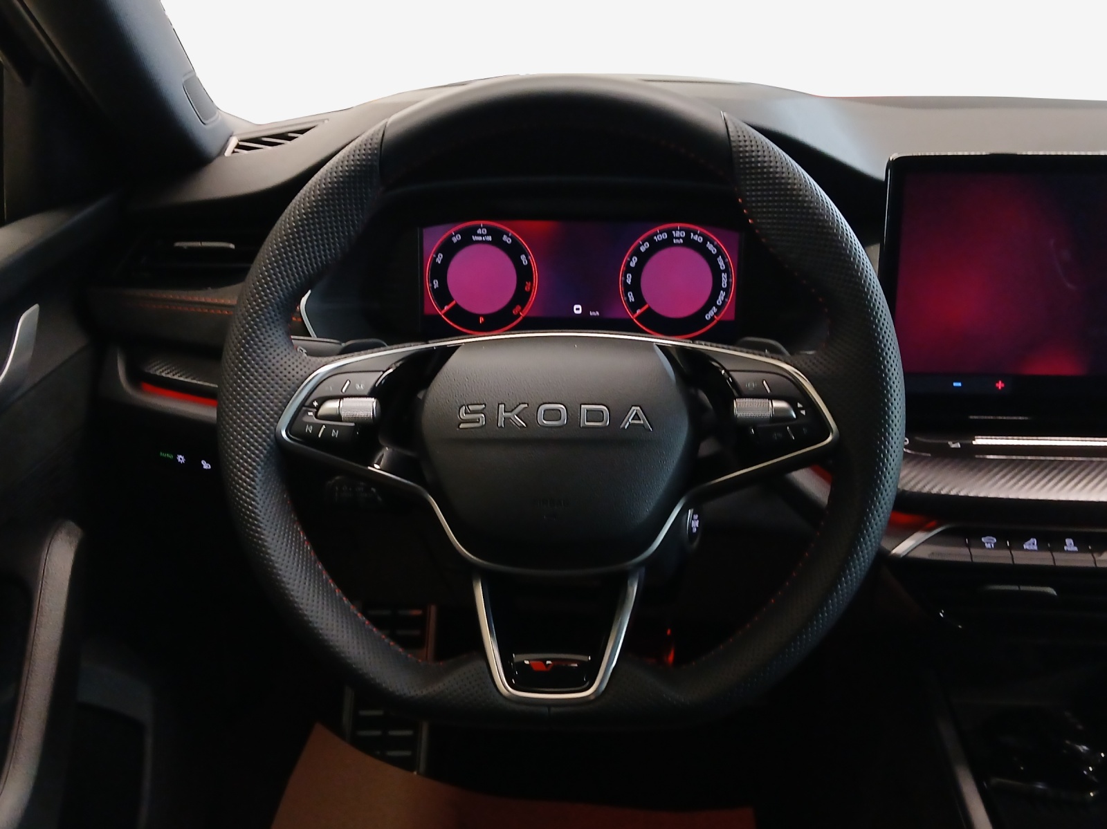 SKODA Octavia Combi 2.0 TSI DSG RS-image-9