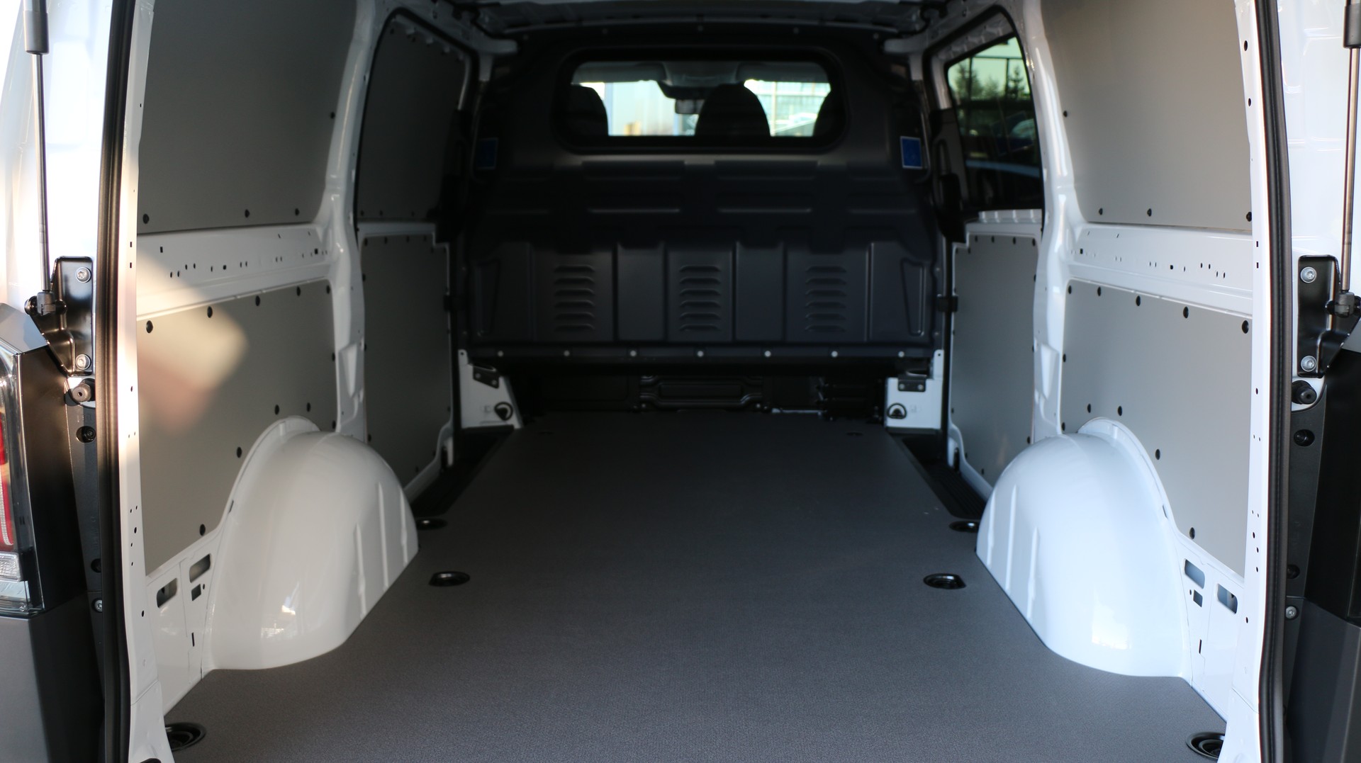 MERCEDES-BENZ Vito 114 KA PRO 3200mm L WORKER-image-9