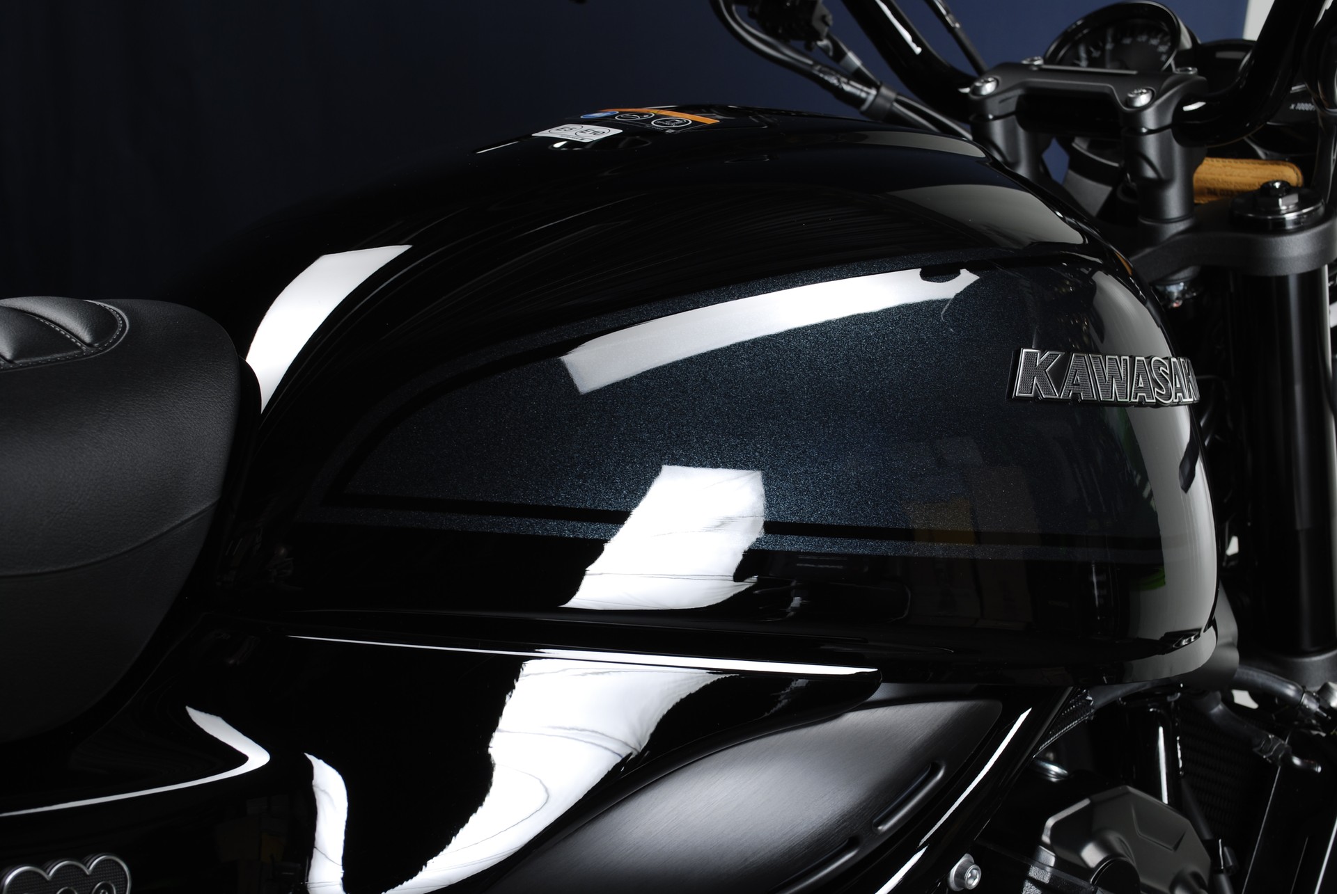 KAWASAKI Z 900 RS "Black Ball Edition" (85 kW) MY26-showroom-element-2