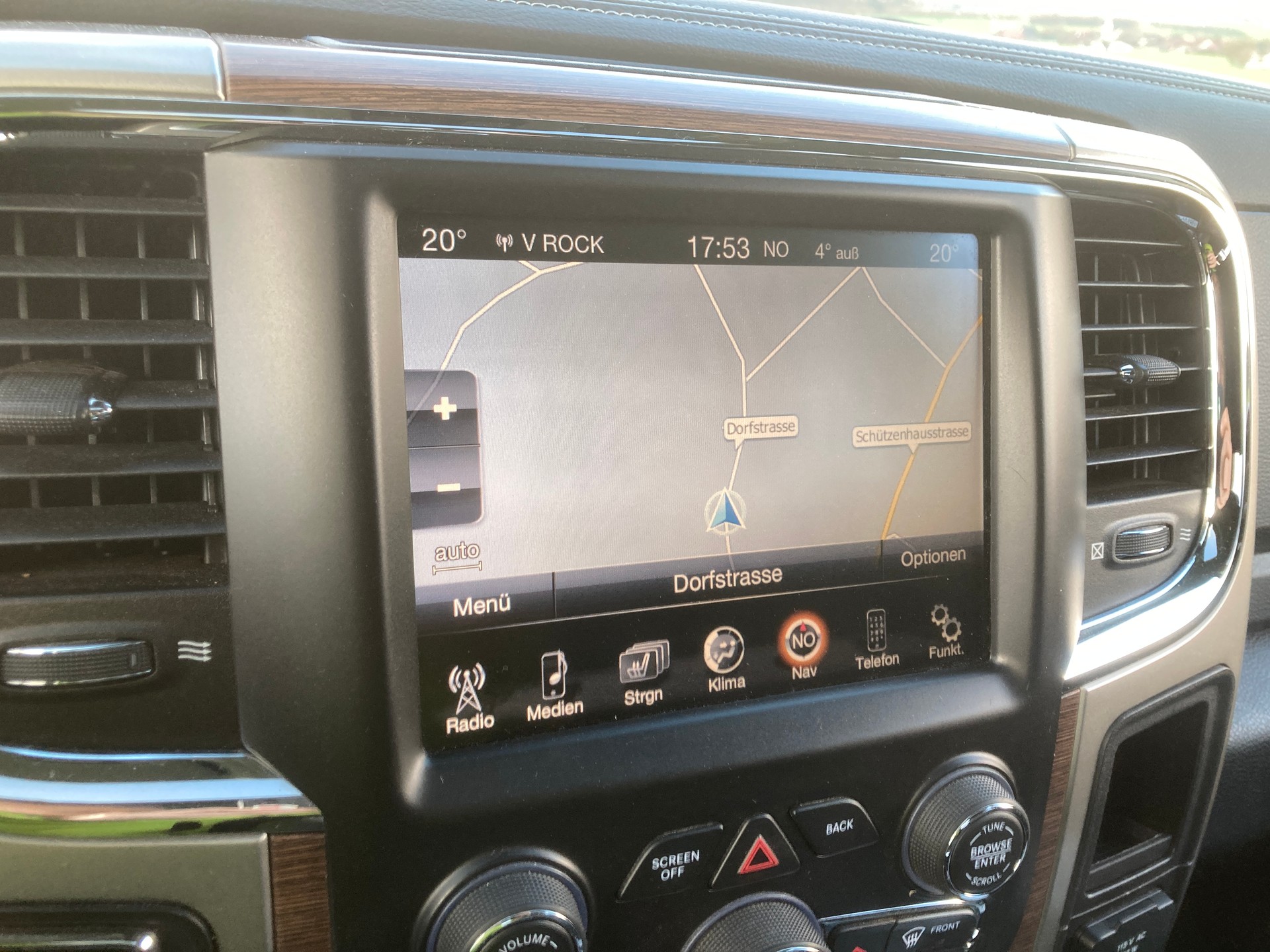 DODGE Ram V8 1500 Laramie-image-15