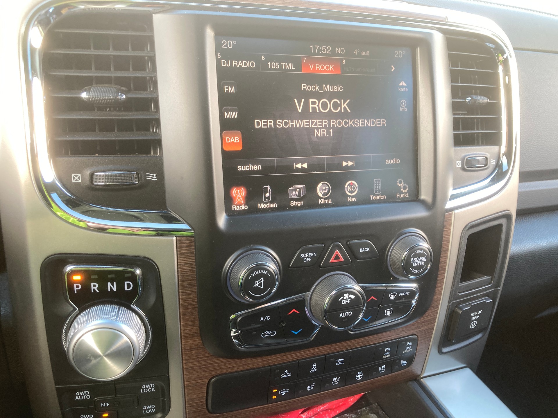 DODGE Ram V8 1500 Laramie-image-13