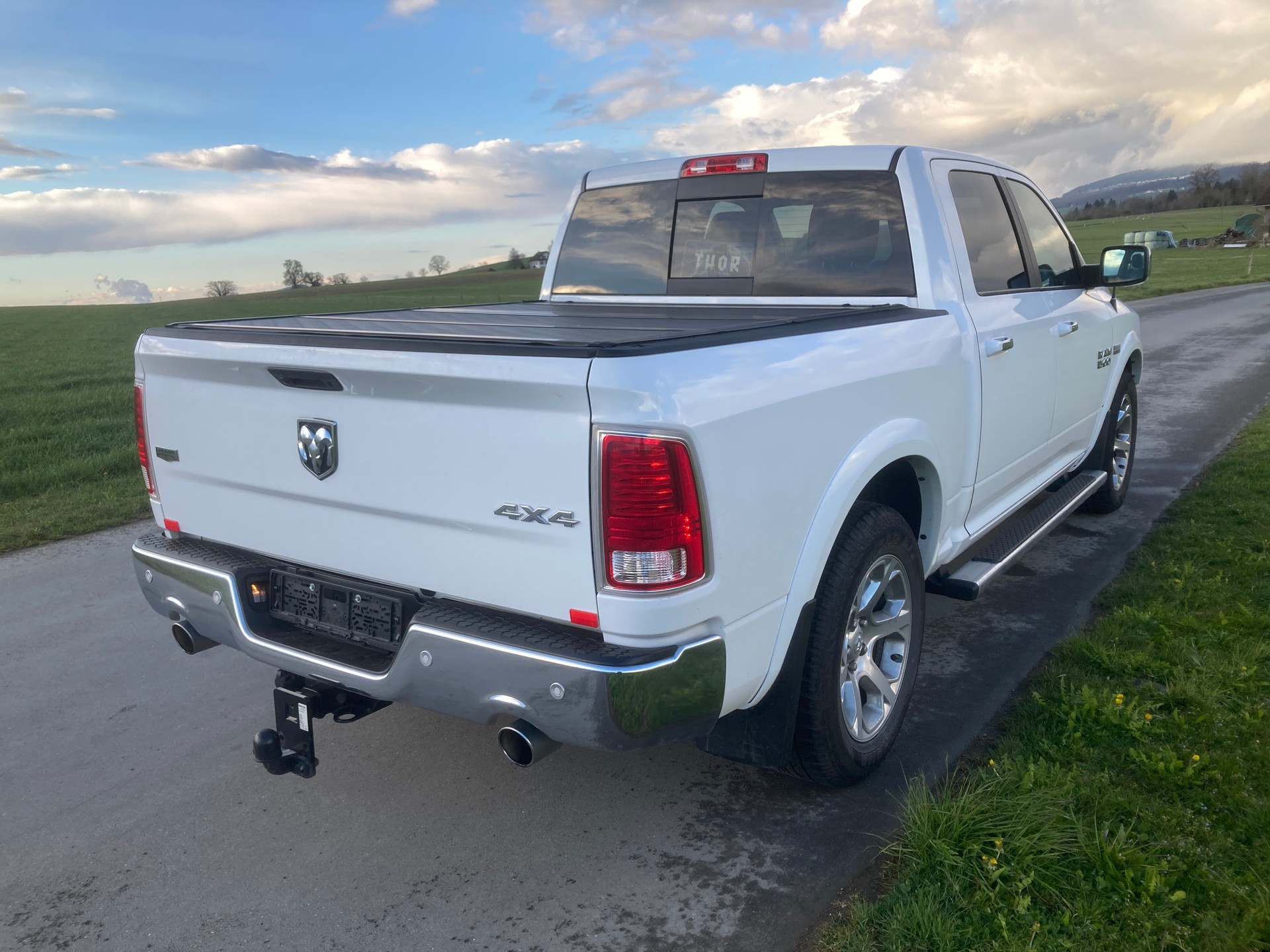 DODGE Ram V8 1500 Laramie-image-2