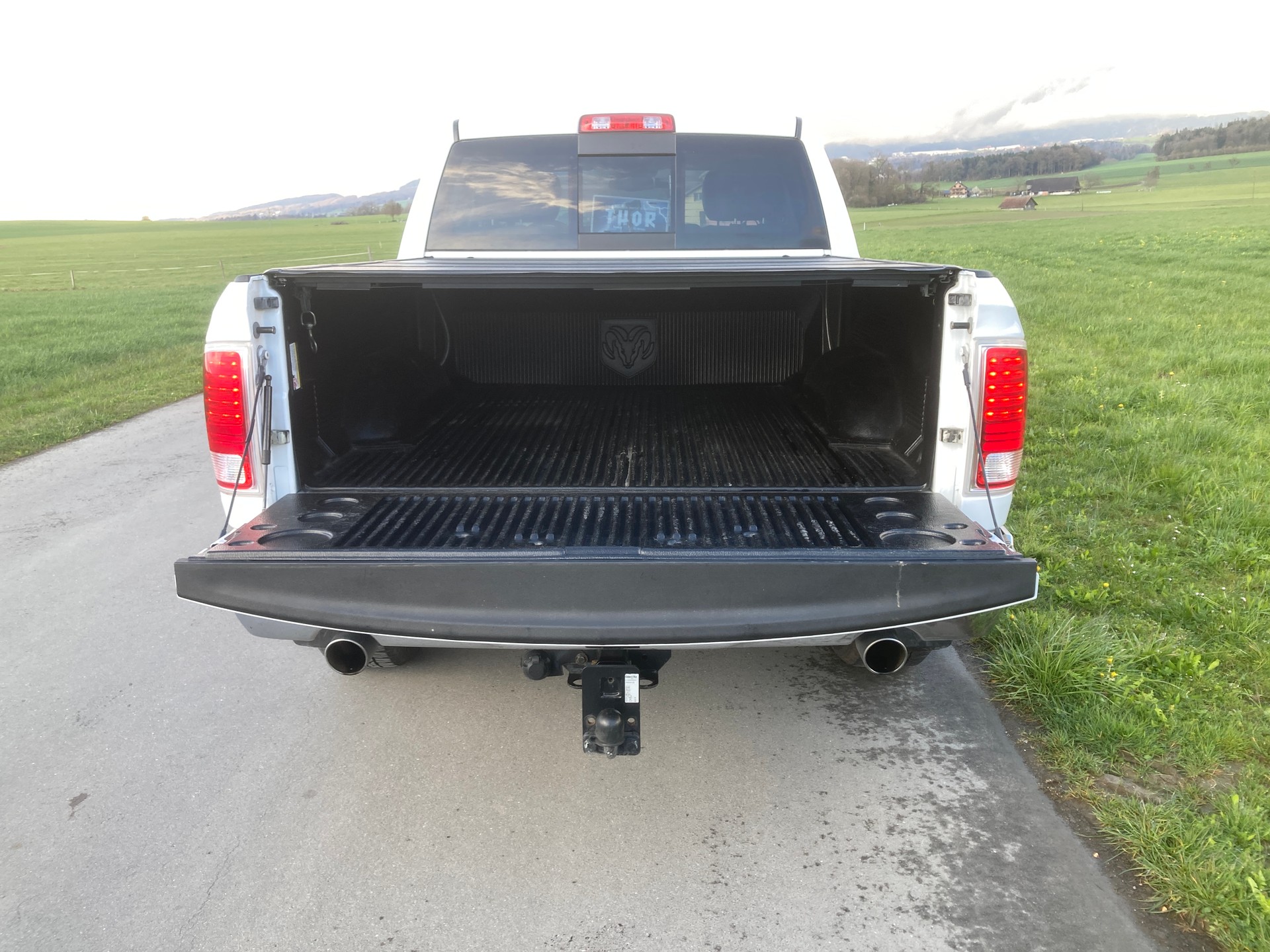 DODGE Ram V8 1500 Laramie-image-6