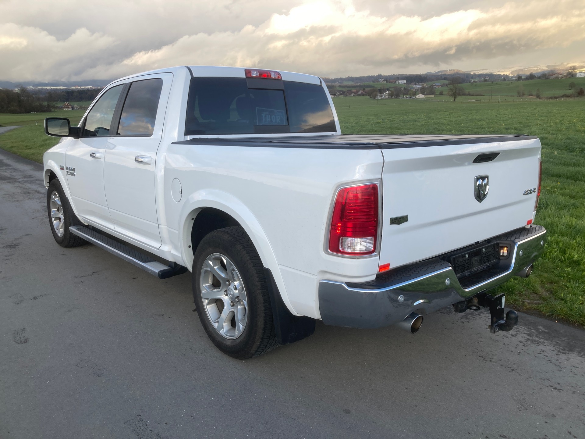 DODGE Ram V8 1500 Laramie-image-3