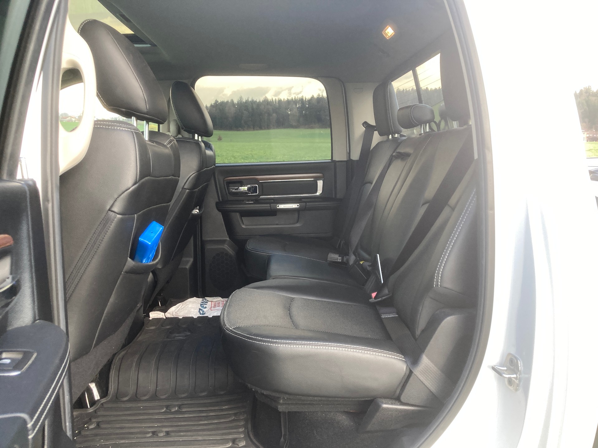 DODGE Ram V8 1500 Laramie-image-9