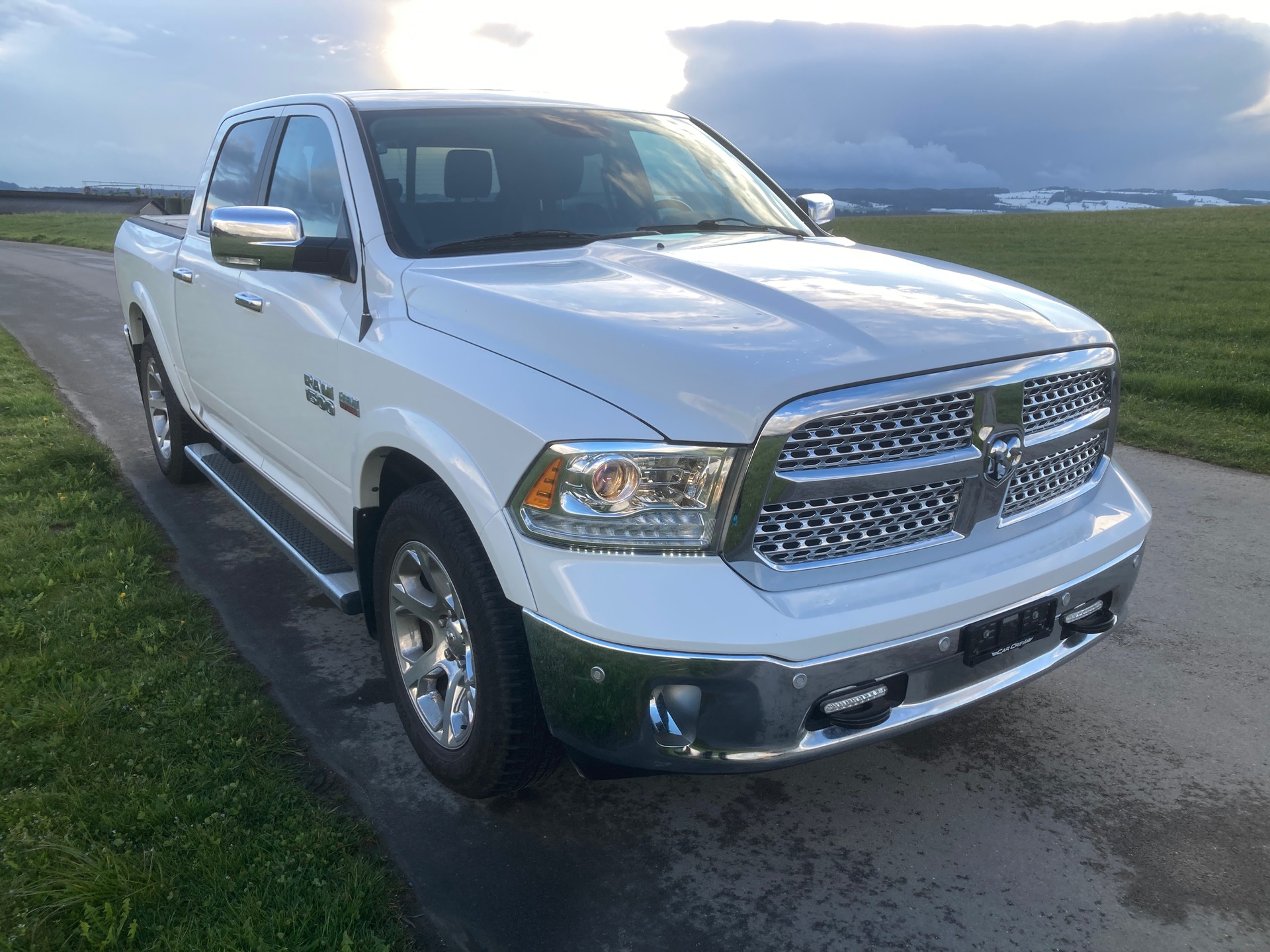 DODGE Ram V8 1500 Laramie-image-1