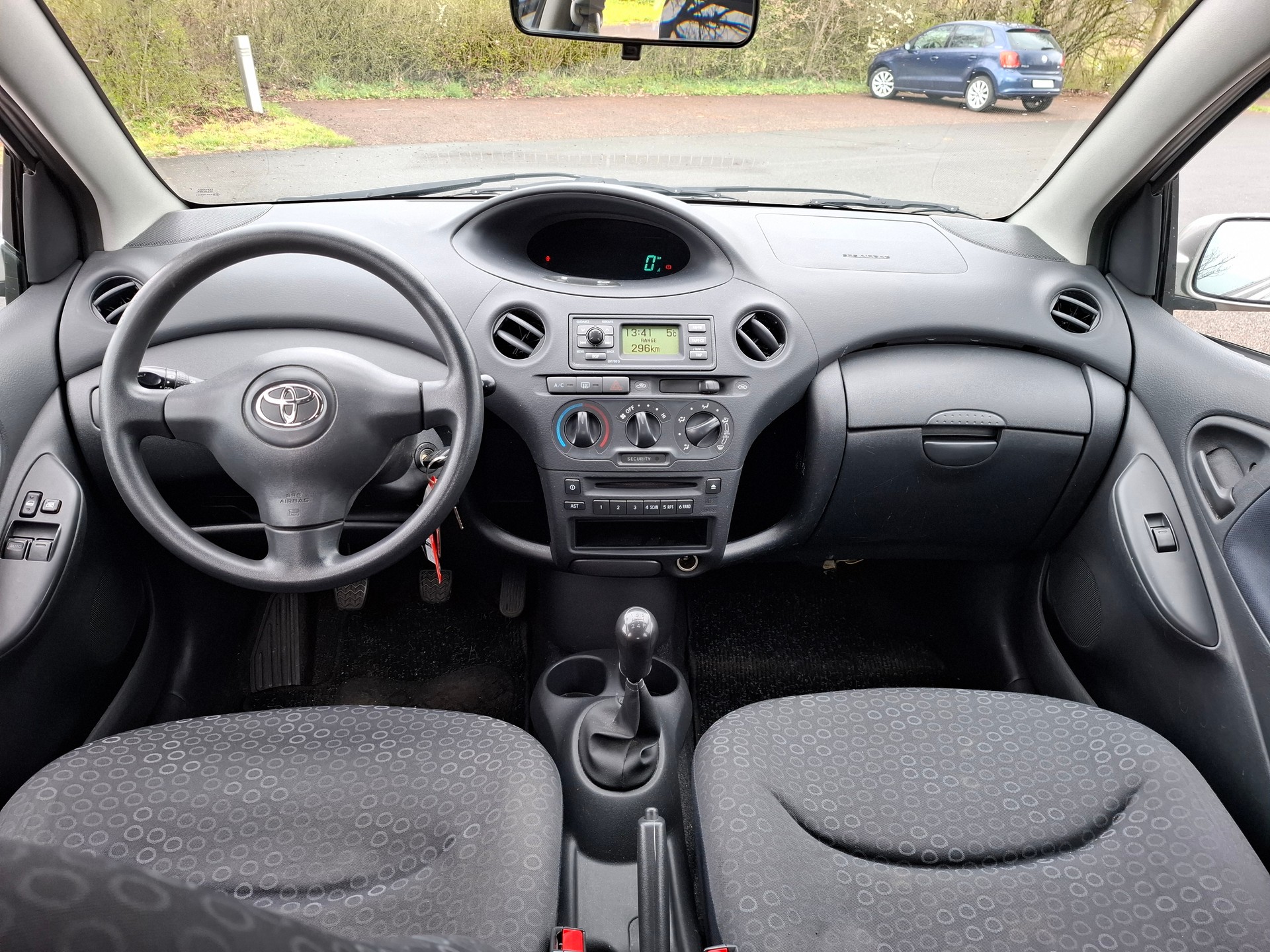 TOYOTA Yaris 1.3 Linea Sol-image-9