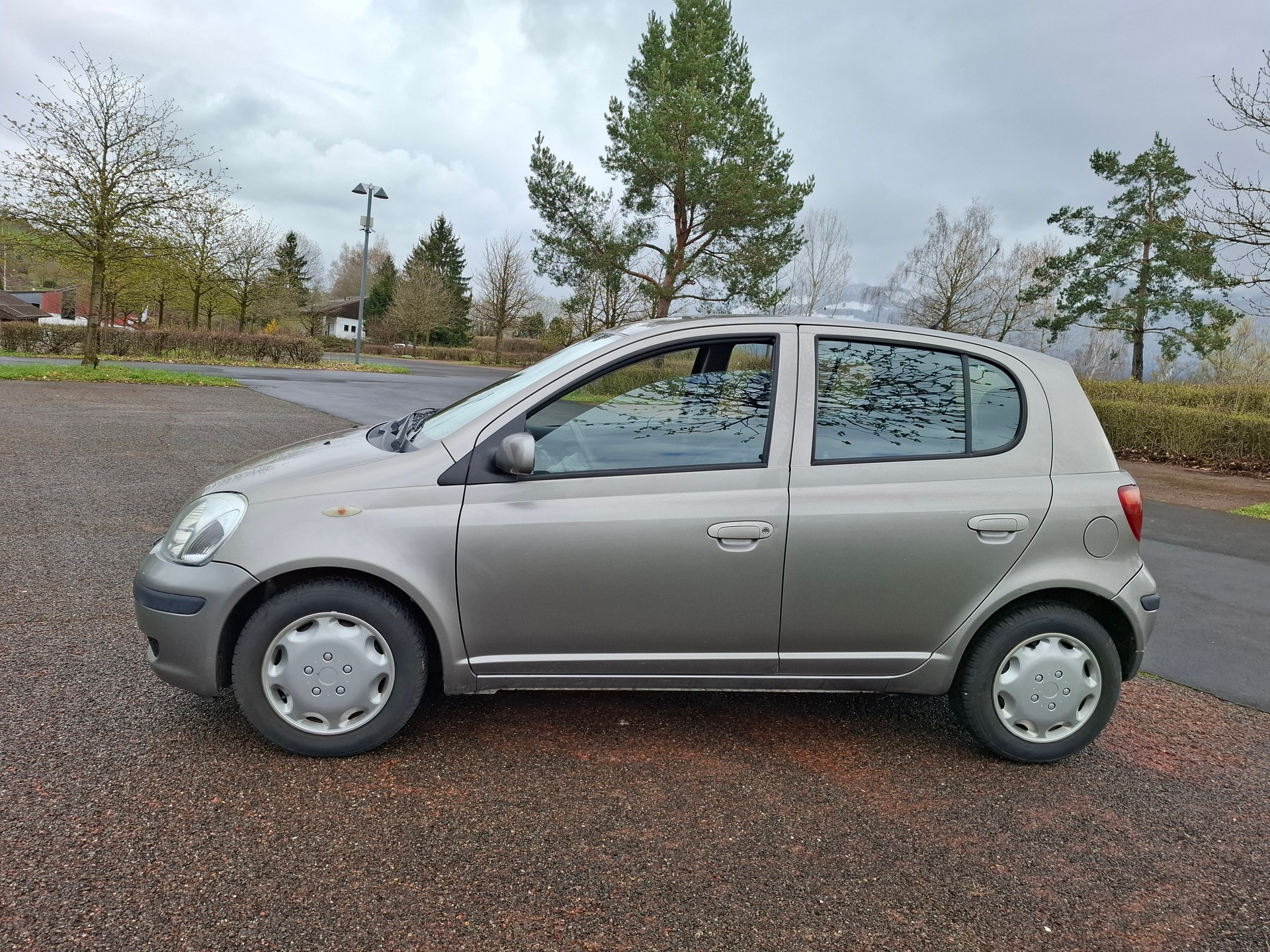 TOYOTA Yaris 1.3 Linea Sol-image-3