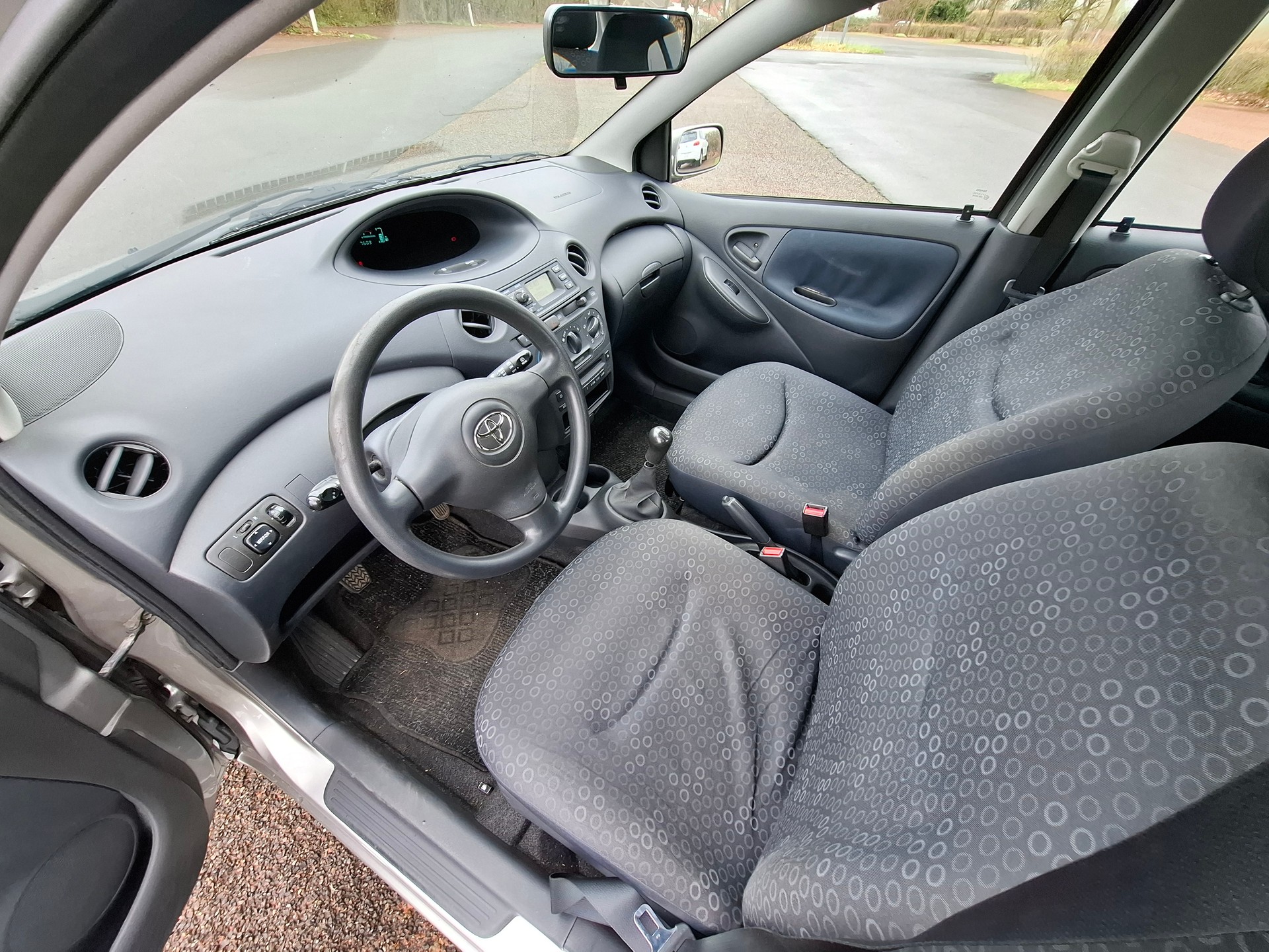TOYOTA Yaris 1.3 Linea Sol-image-7