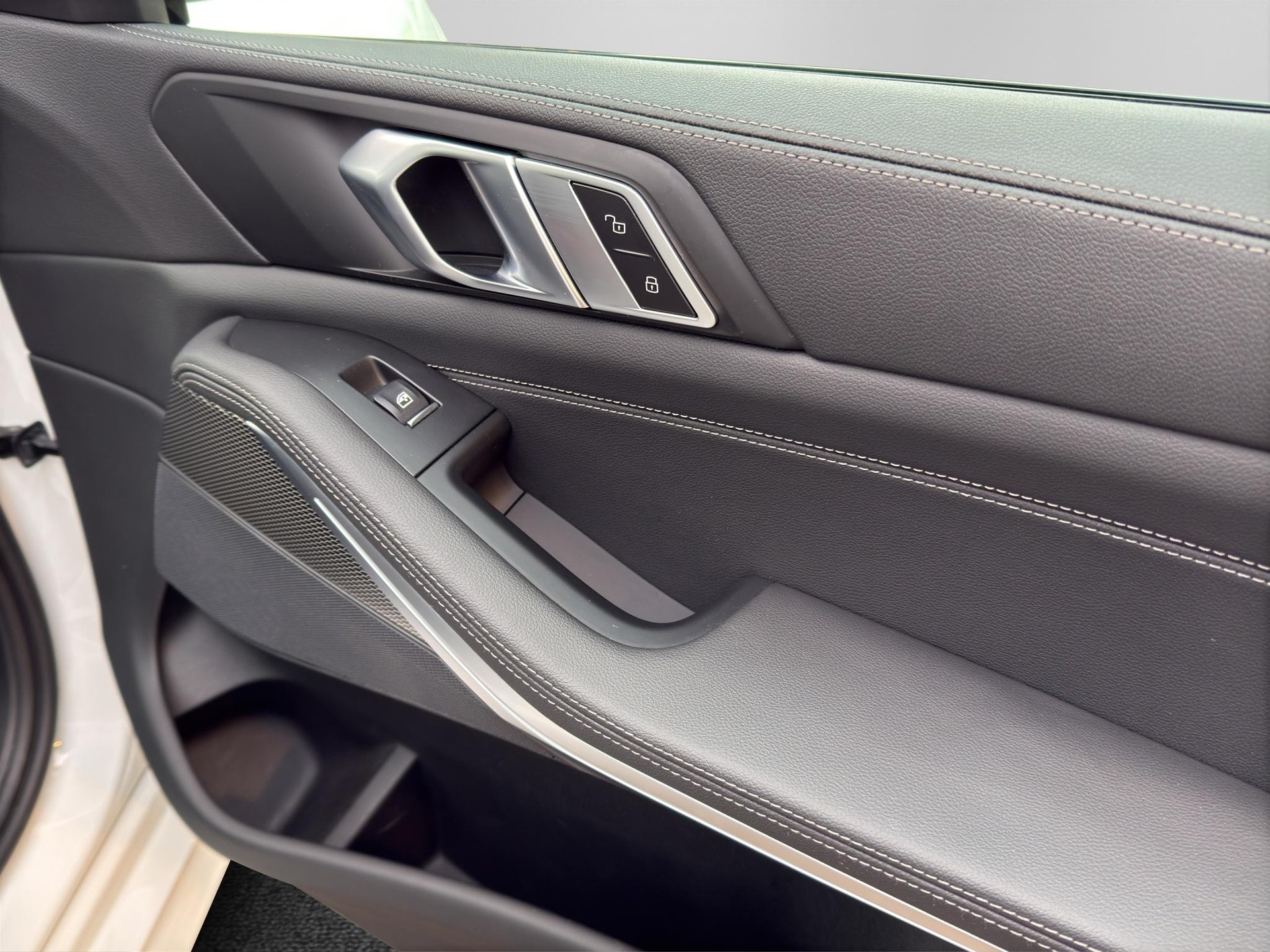 BMW X5 xDrive45e M Sport-image-15