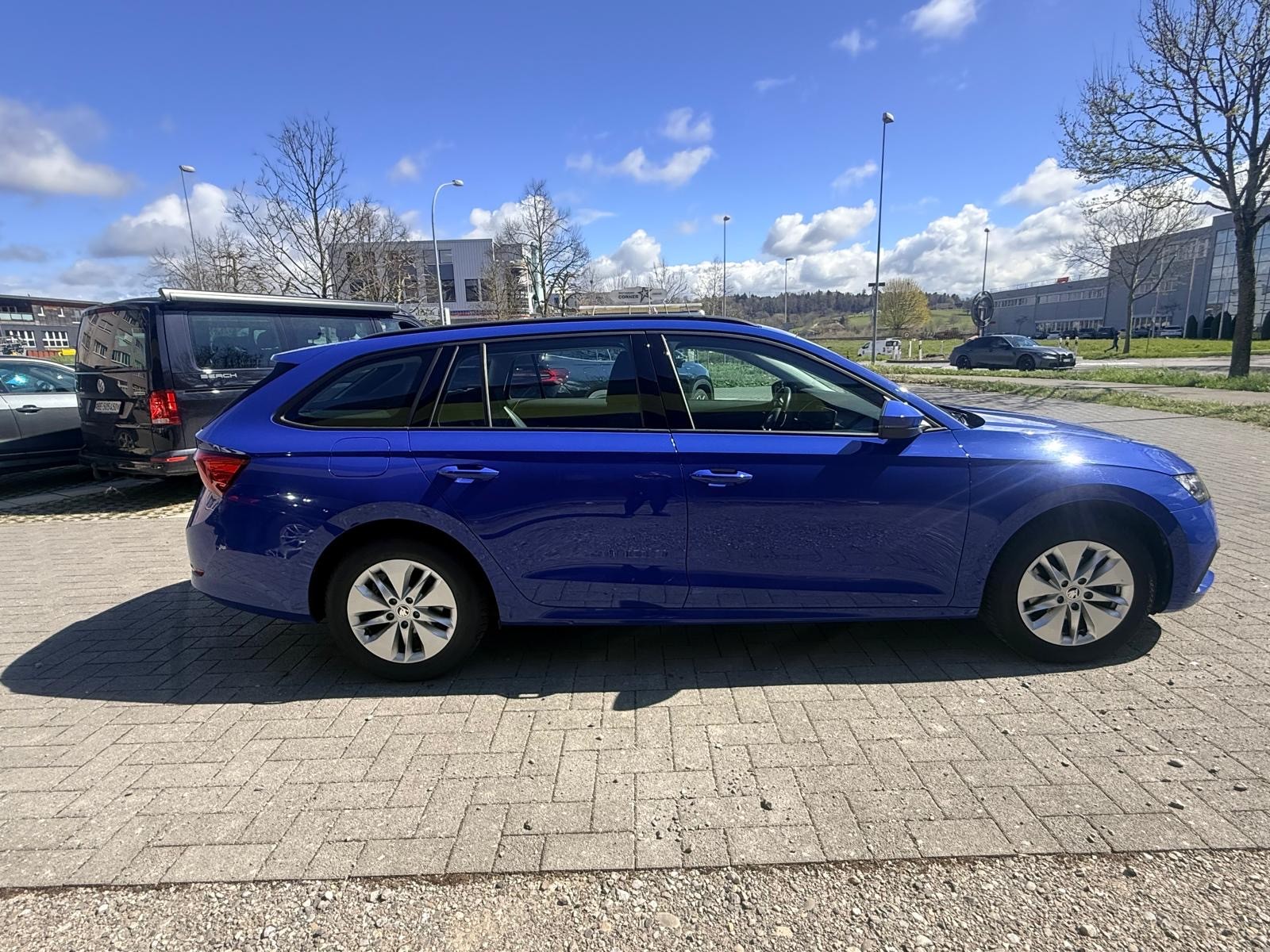 SKODA Octavia Combi 2.0 TDI DSG Ambition-image-3