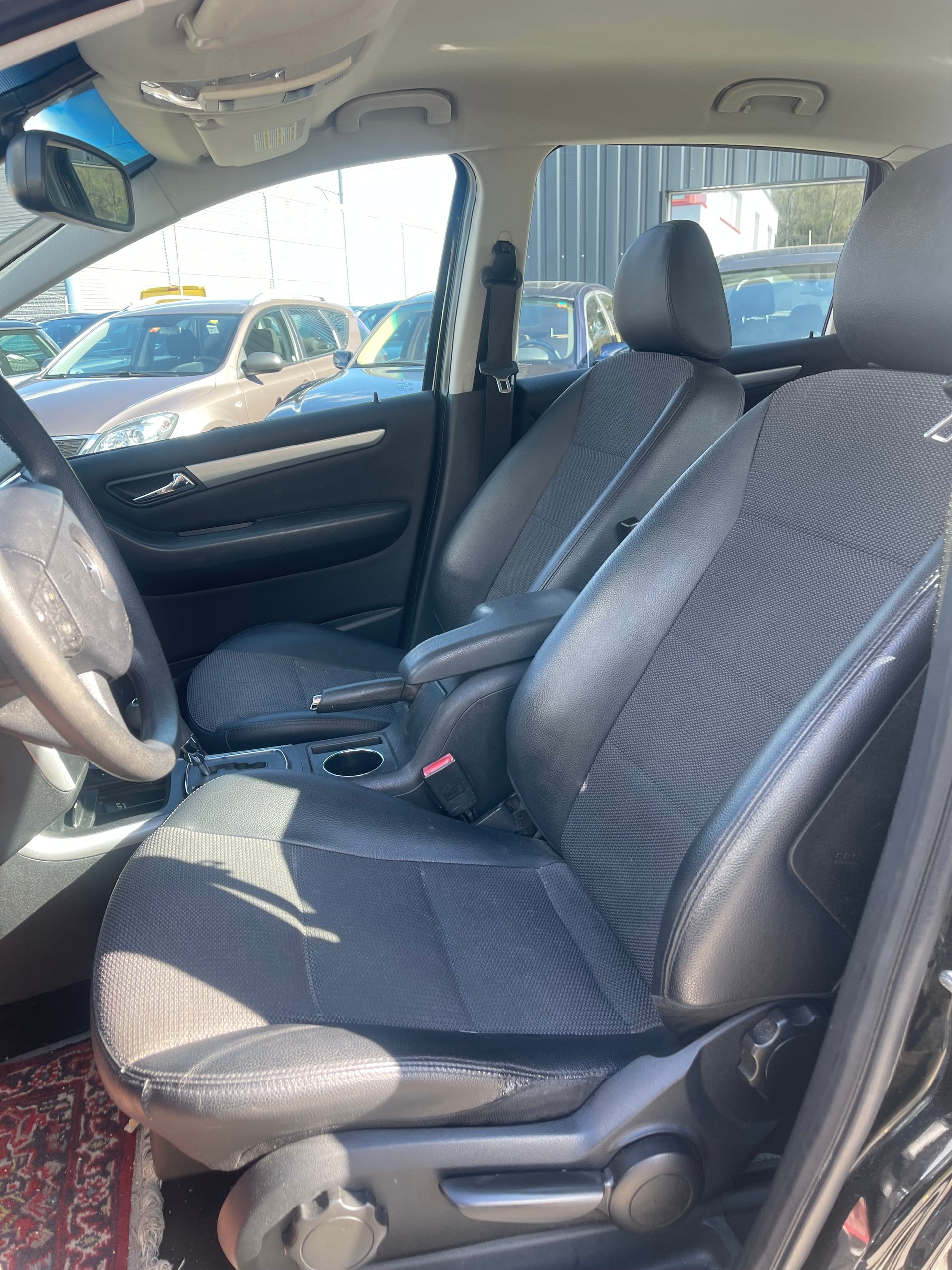 MERCEDES-BENZ B 200-image-11