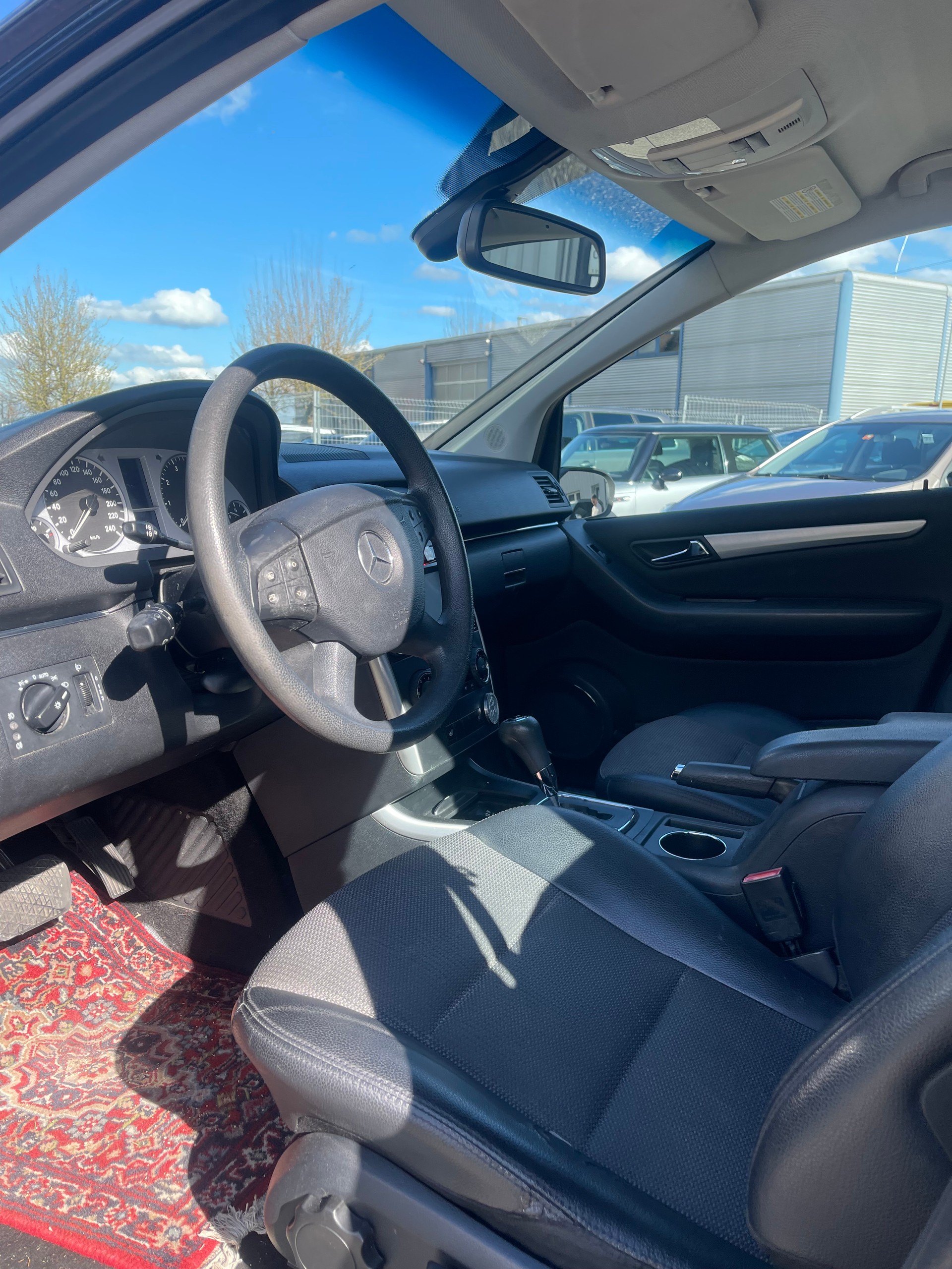 MERCEDES-BENZ B 200-image-10