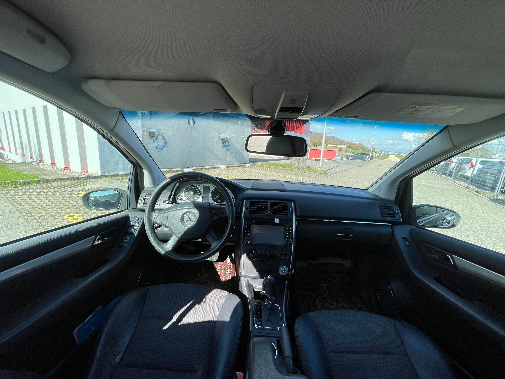 MERCEDES-BENZ B 200-image-8