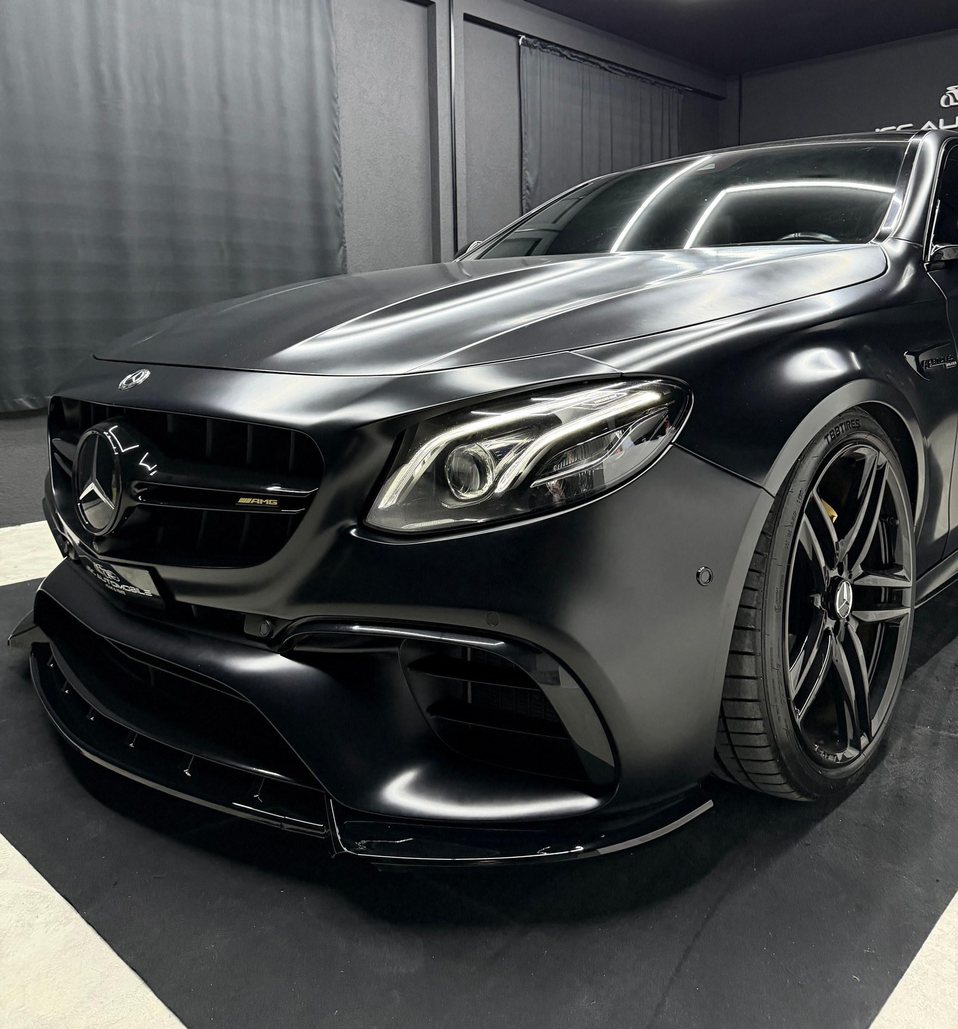 MERCEDES-BENZ E 63 AMG S 4Matic Speedshift MCT-showroom-element-2