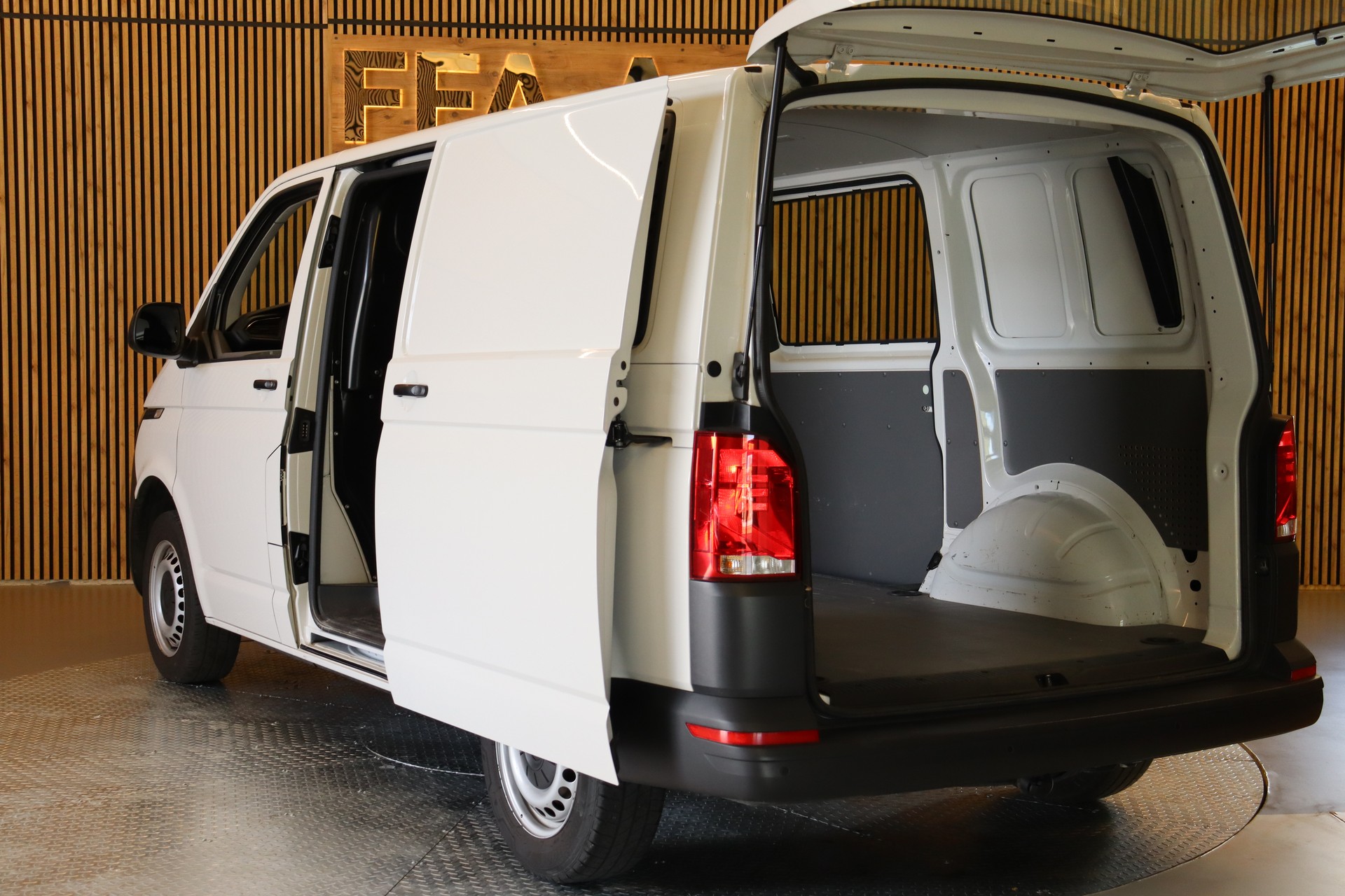 VW T6.1 Kaw. 3000 2.0 TDI 110-image-9